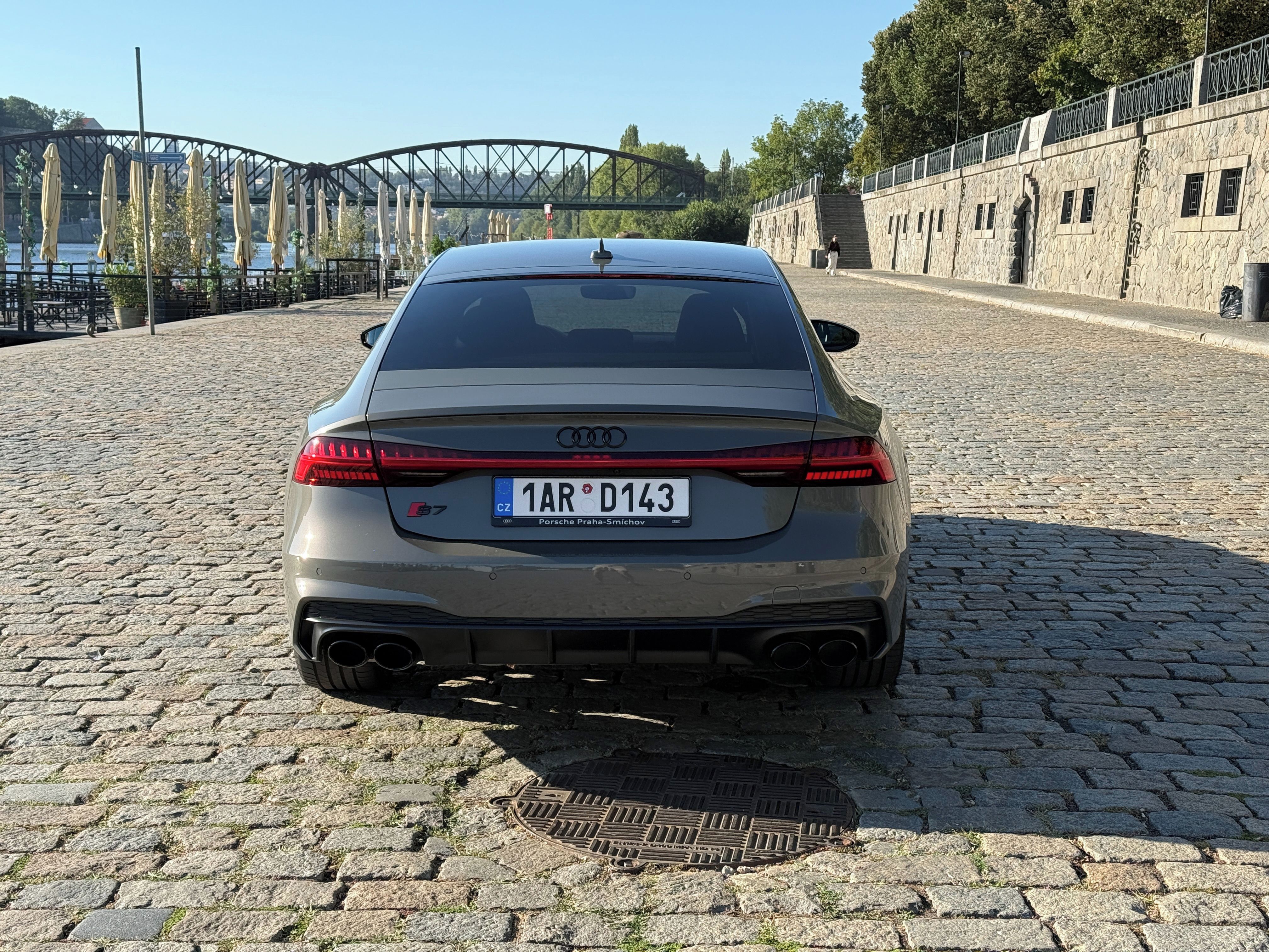 Audi S7, 49.000km, carbon, black optik - fotka 6