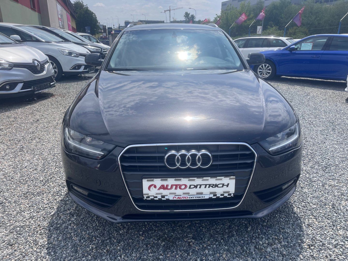 Audi A4 Avant, 2.0 TDi S-LINE - fotka 4
