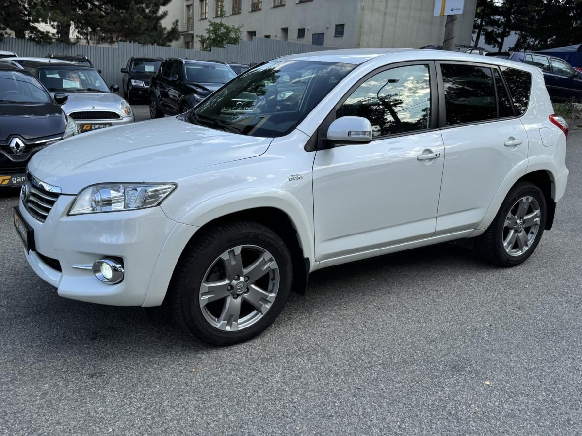 Toyota Rav4, 2,2 CROSSOVER+NADHERNÝ STAV ! - fotka 2