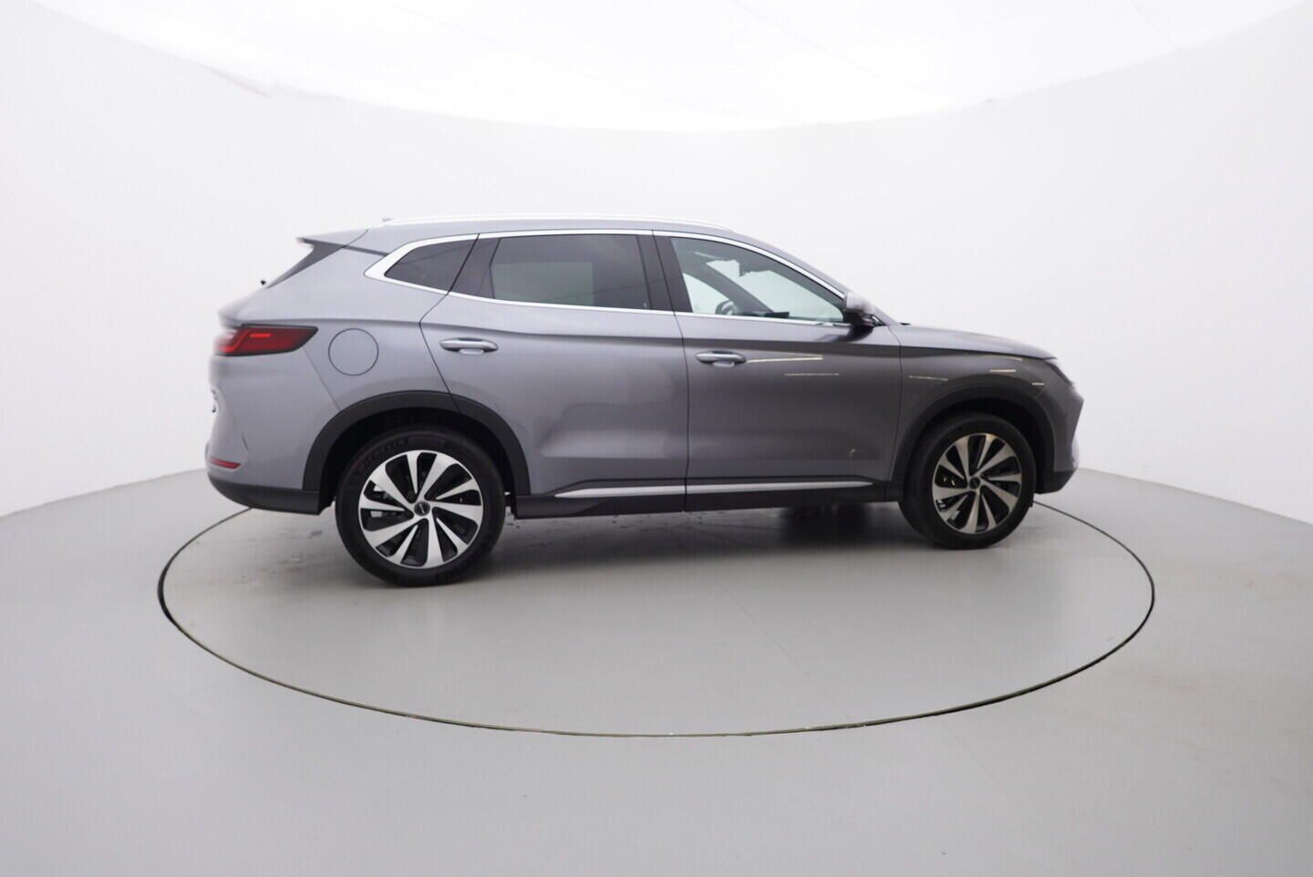BYD Seal U, Design plg-in hybrid 238 kW - fotka 6