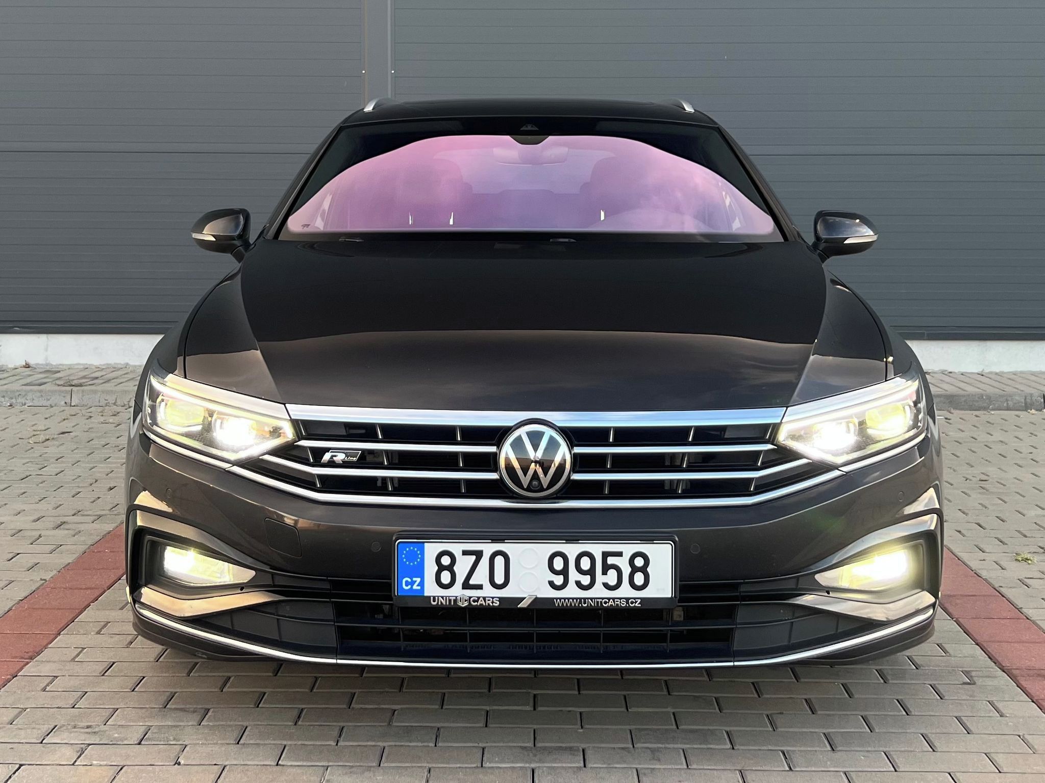 Volkswagen Passat, 2.0 TDI-DSG-R-LINE - fotka 2