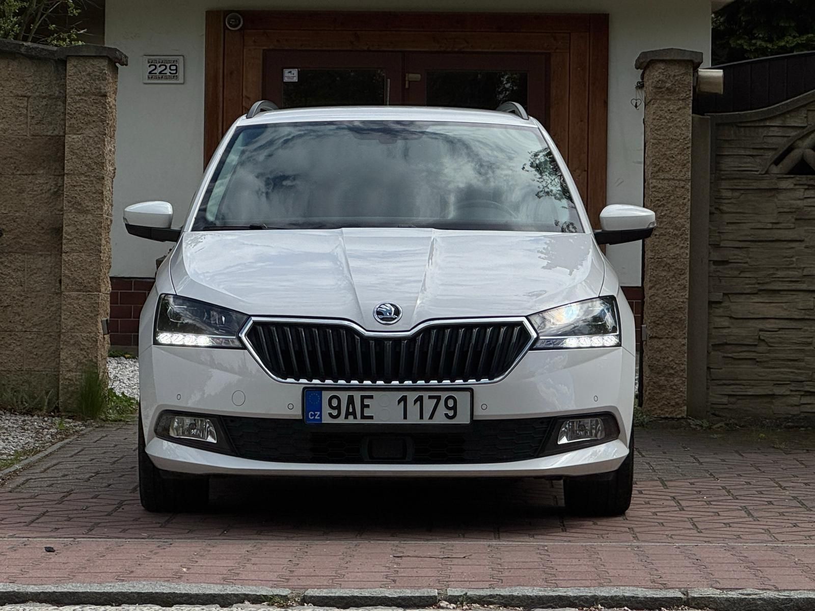 Škoda Fabia, 1.0Tsi 70kW 1.MAJ ČR TAŽNÉ - fotka 2