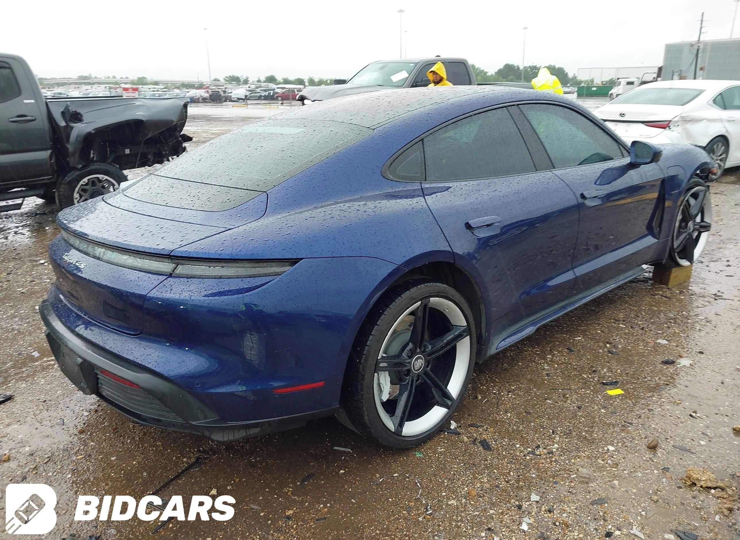 Porsche Taycan, Auto na cestě - fotka 4