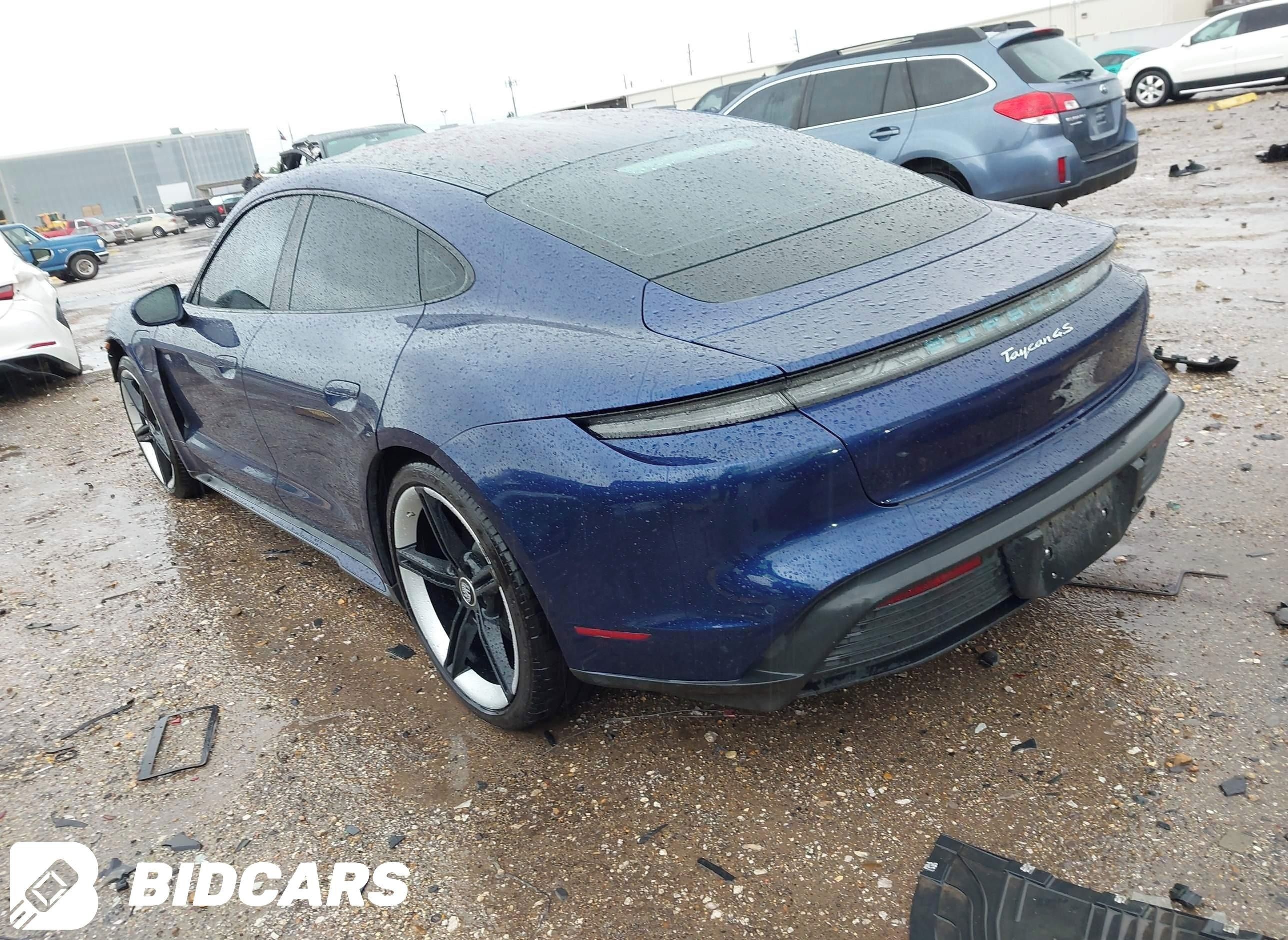 Porsche Taycan, Auto na cestě - fotka 3