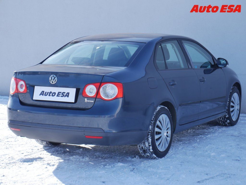Volkswagen Jetta, 1.6i,ČR,autoAC - fotka 4