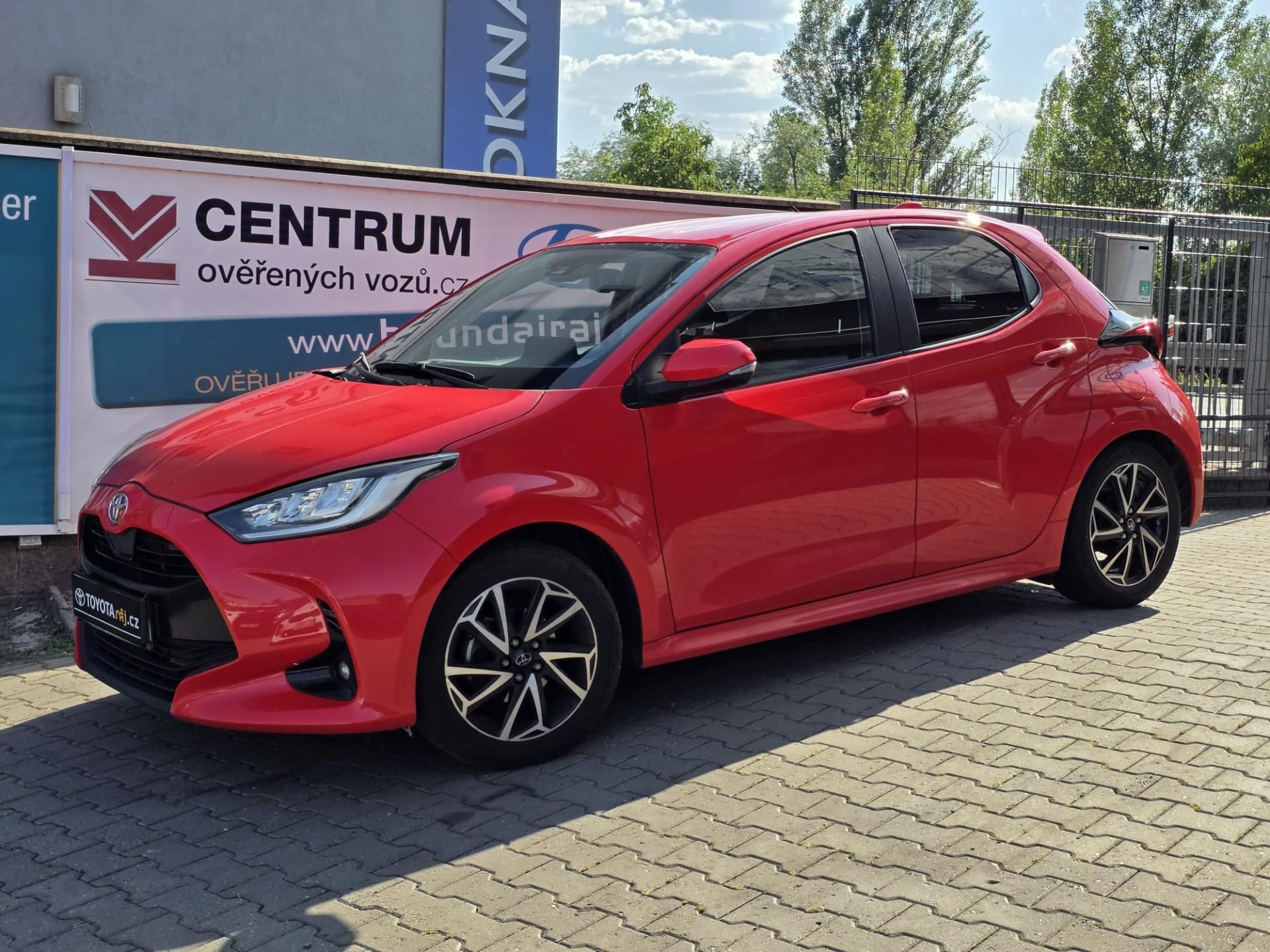 Toyota Yaris, 1.5-V ZÁRUCE-1.MAJITEL-AUTOMAT