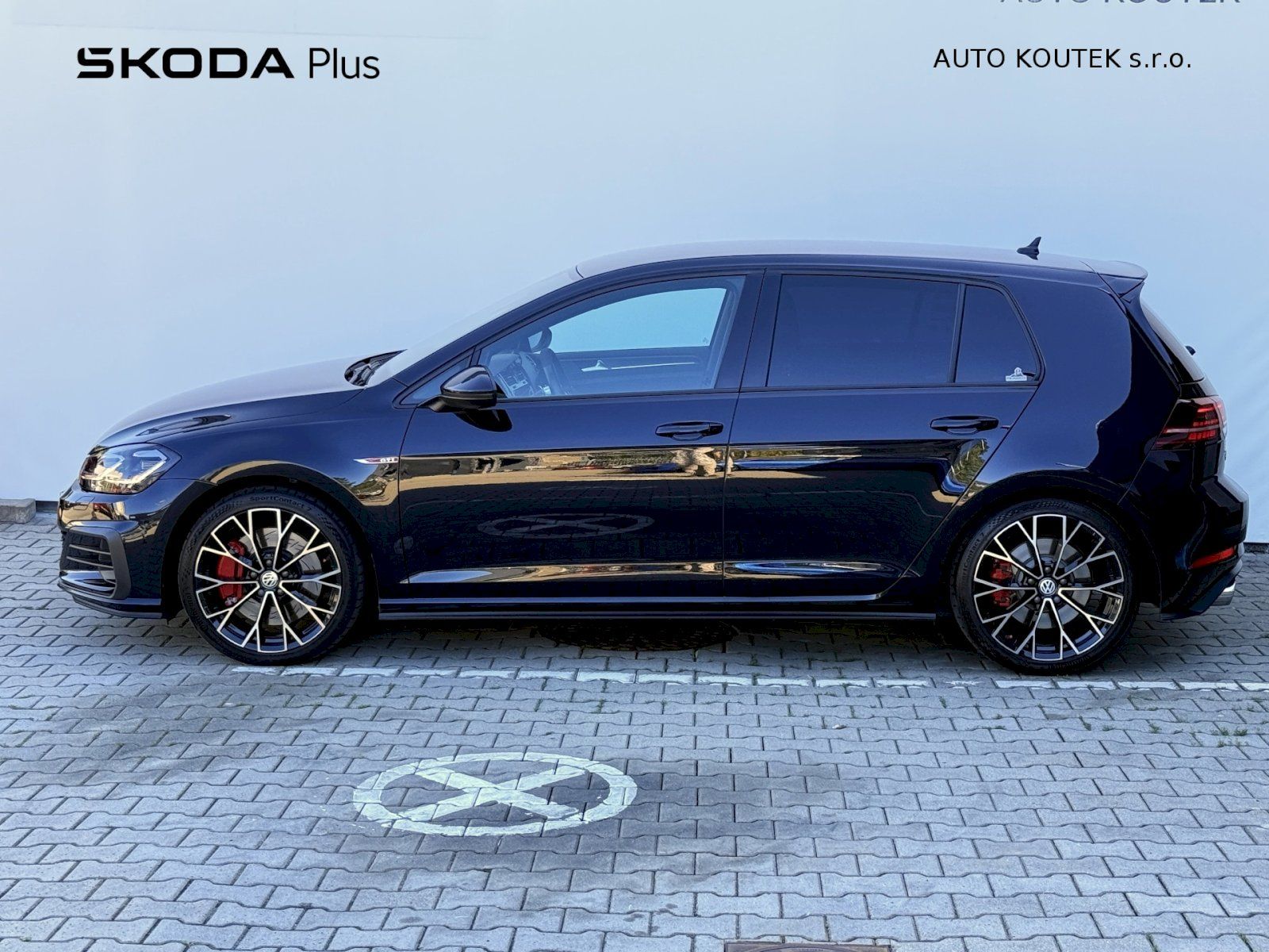 Volkswagen Golf, GTI 2.0TSi 180kW/245PS Perform - fotka 3