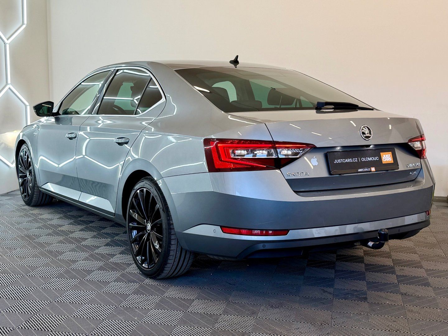 Škoda Superb, 2.0 TDI 140kW/L&K/4x4/DSG/TZ - fotka 4