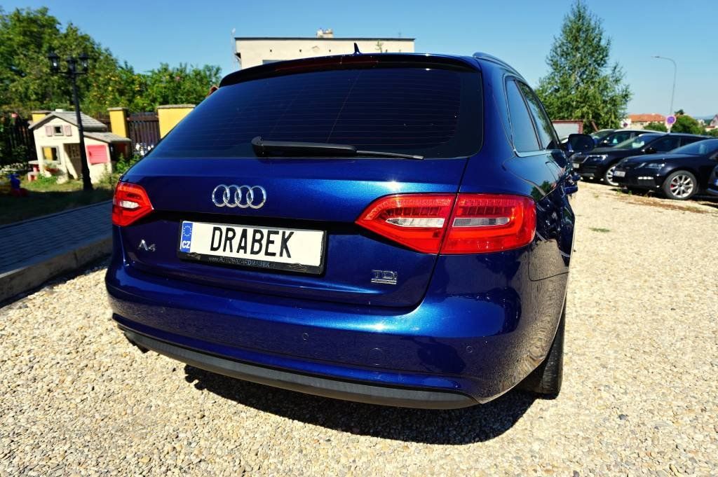Audi A4, S-LINE 2,0 TDI 130 kW - fotka 6