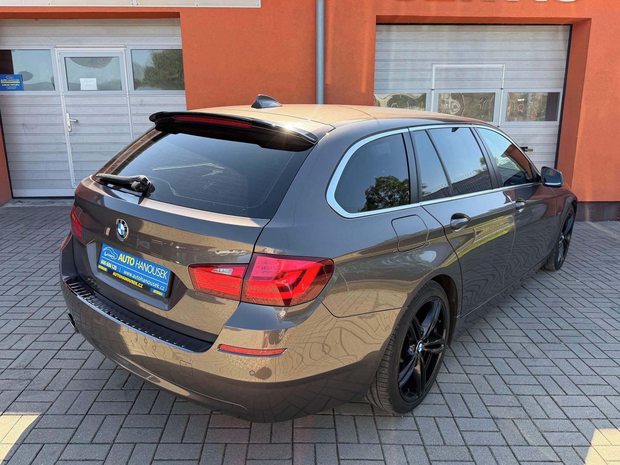 BMW Řada 5, i 135KW Touring - fotka 2