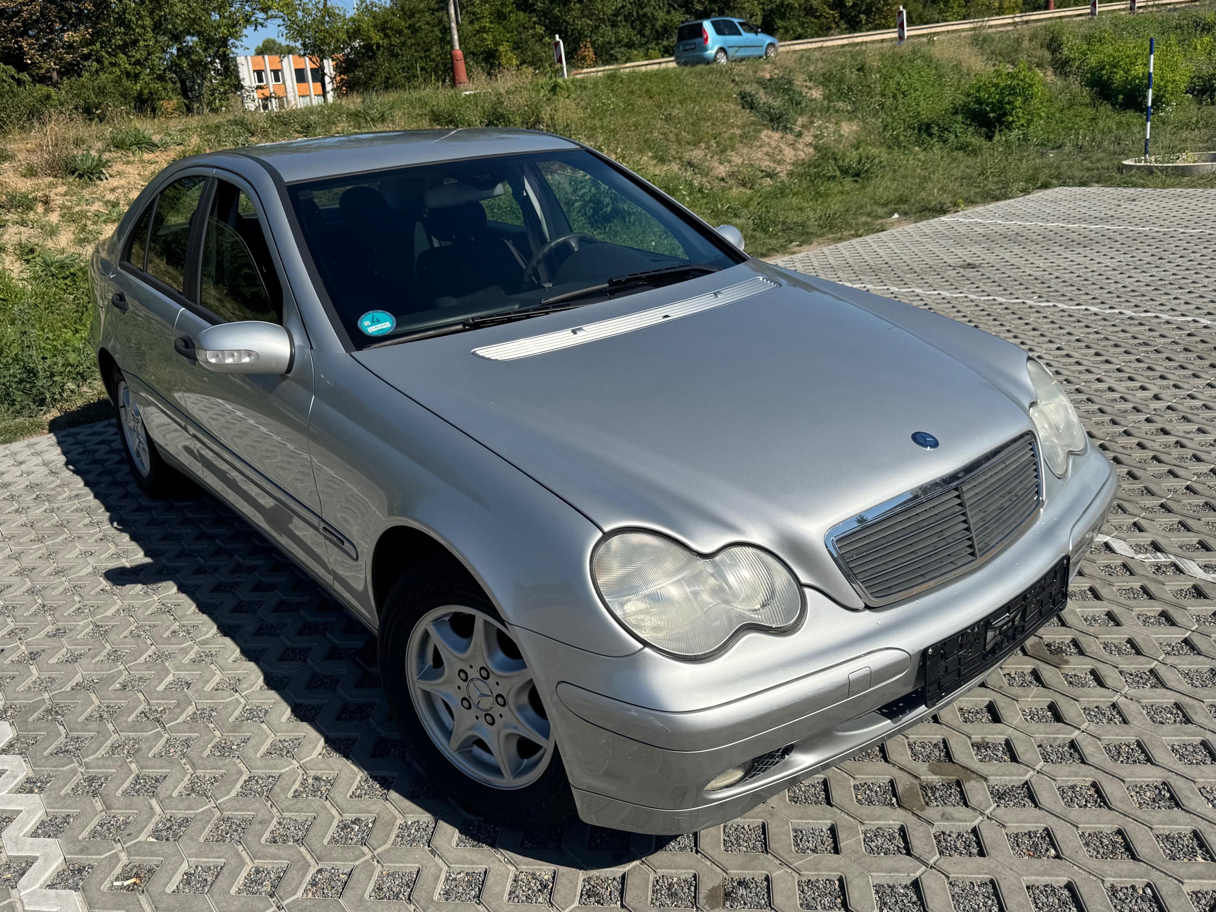 Mercedes-Benz Třídy C, 180Kompressor 105kw Automat. - fotka 2