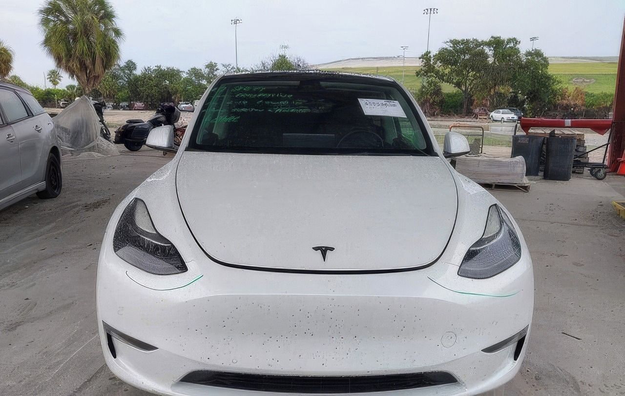 Tesla Model Y, Auto na cestě - fotka 6