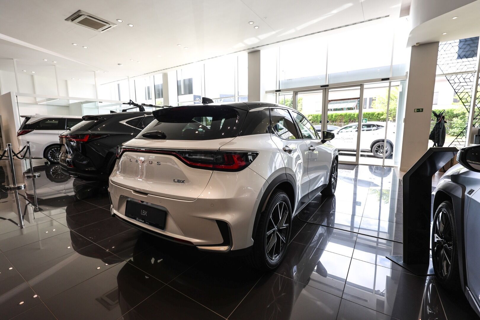 Lexus LBX, 1.5L HEV EMOTION TECH - fotka 4