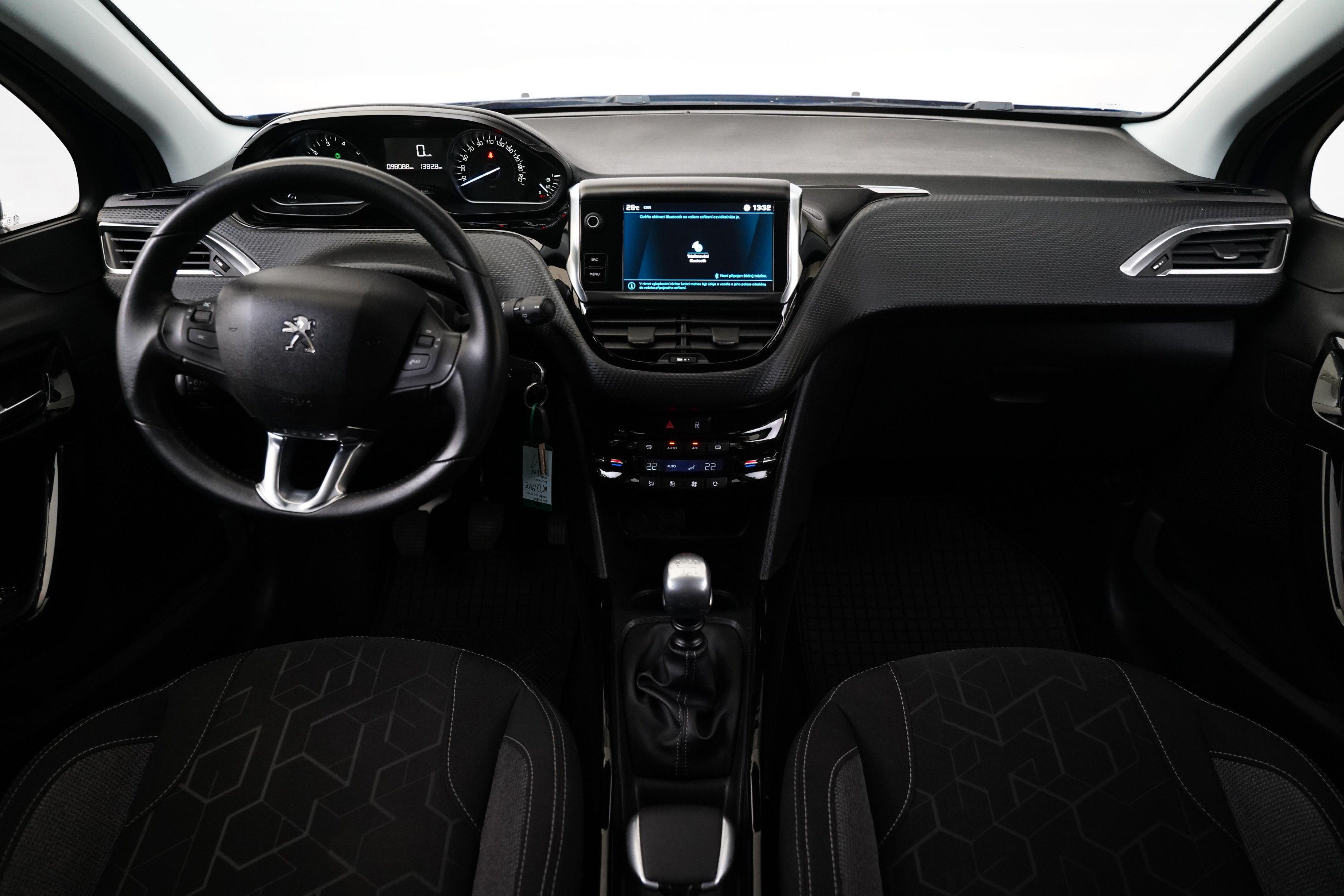 Peugeot 2008, 1.2 PureTech 81 kW - fotka 5
