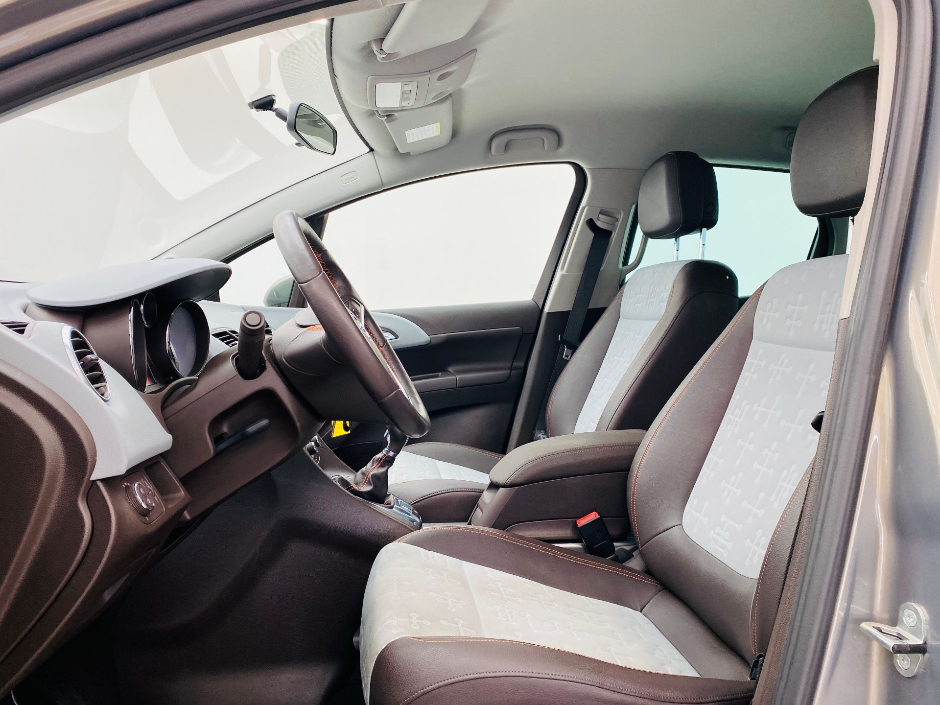 Opel Meriva, 1.4i 74 kW Digi Klima Cosmo - fotka 5