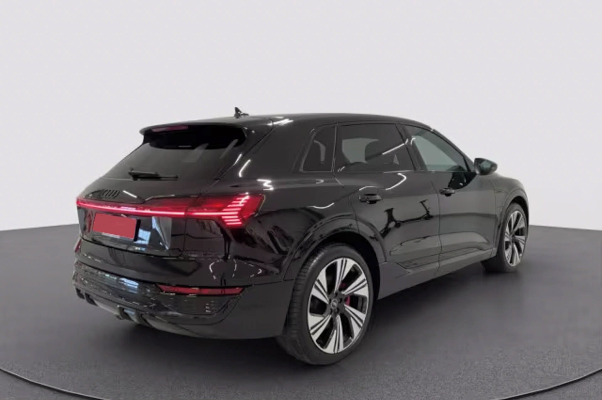Audi Q8 e-tron, 55 q S-Line Pano Matrix HuD - fotka 4