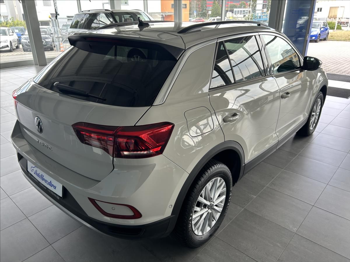 Volkswagen T-Roc, 1,0   TSI 85kW,LIFE,1.MAJITEL - fotka 6