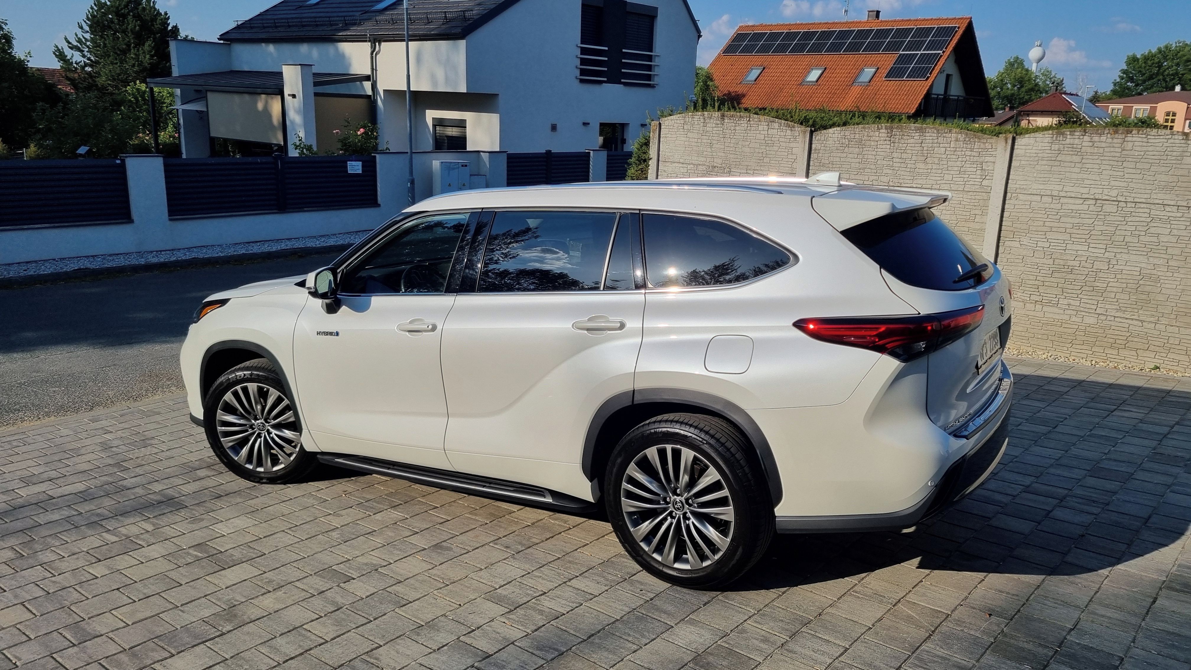 Toyota Highlander, Hybrid AWD 7 míst - fotka 2