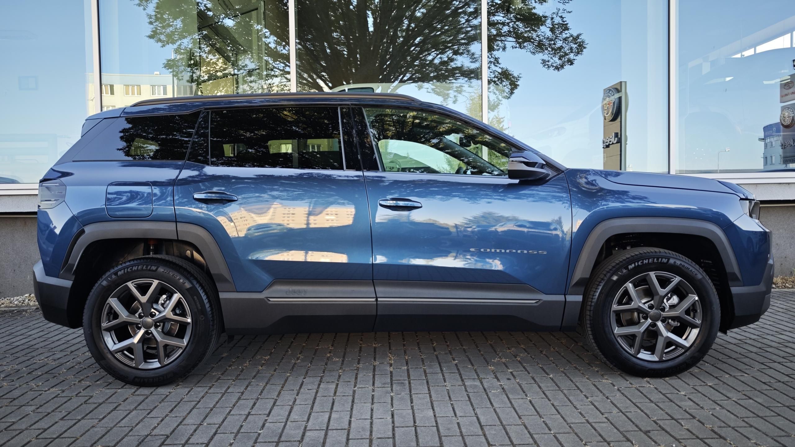 Jeep Compass, First Edition  hybrid 145PS AT - fotka 5