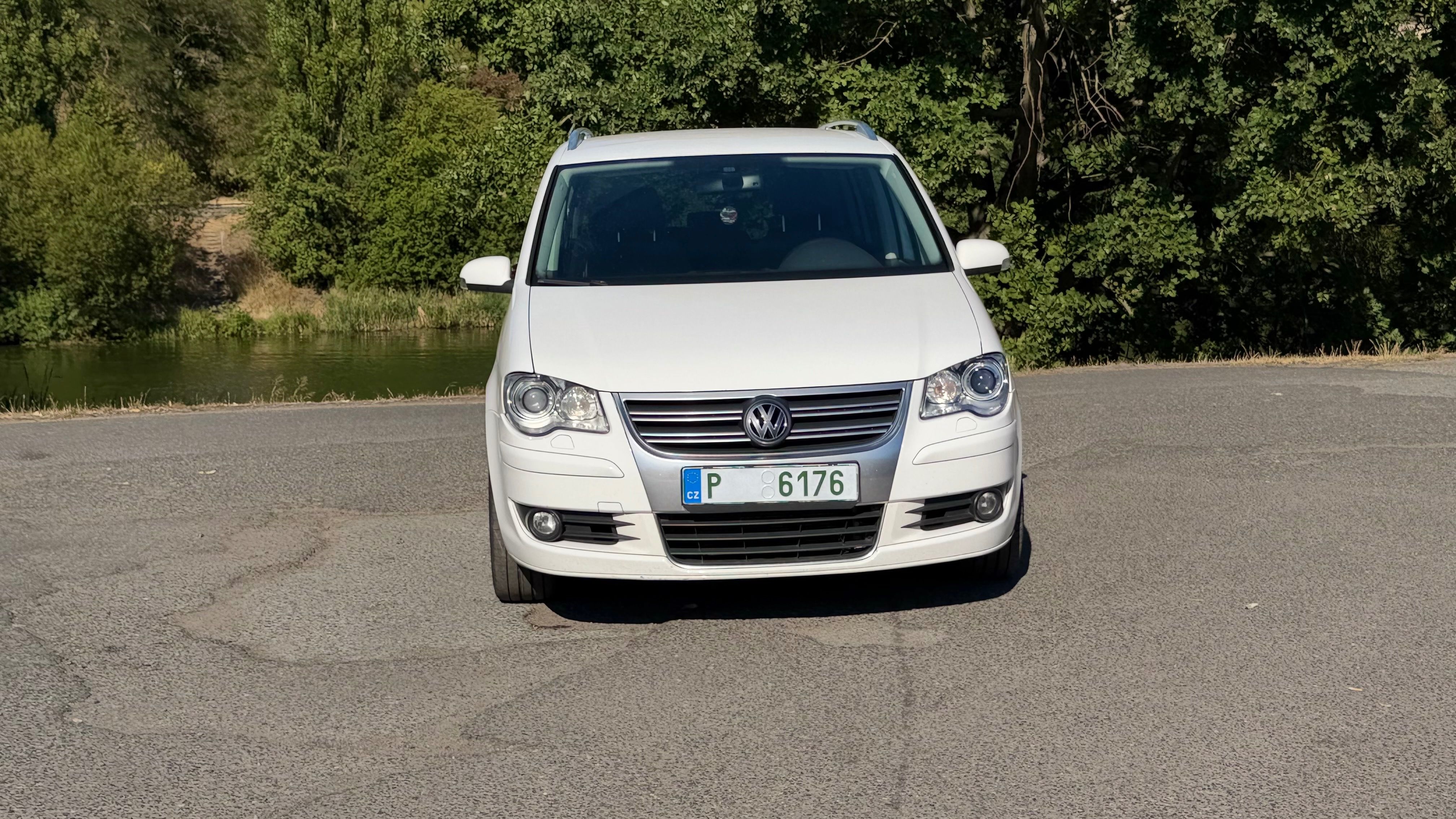 Volkswagen Touran, 2.0TDI 103Kw R-line 2x kola - fotka 2