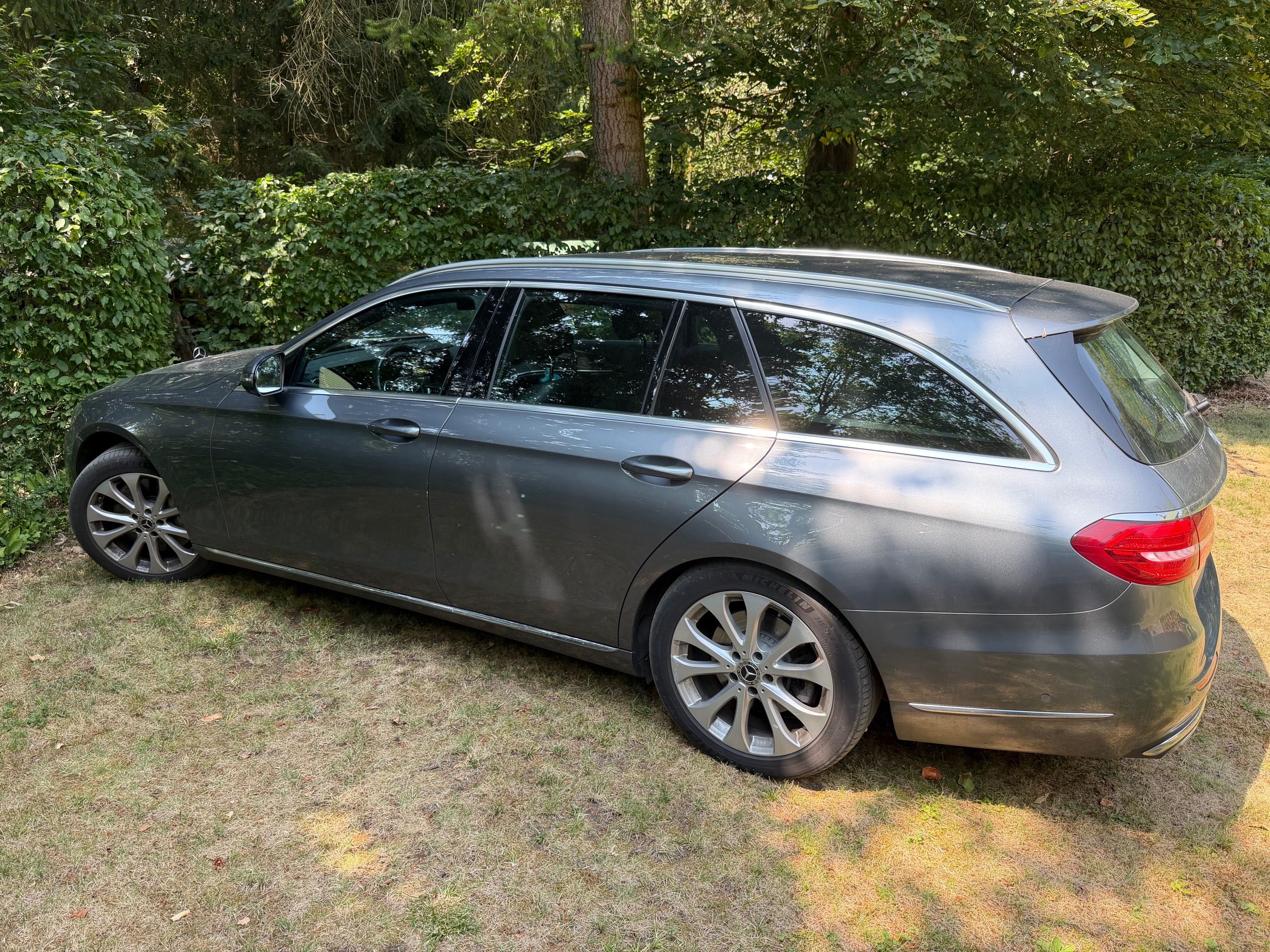Mercedes-Benz Třídy E, Mercedes-Benz E 400 D 4 MATIC