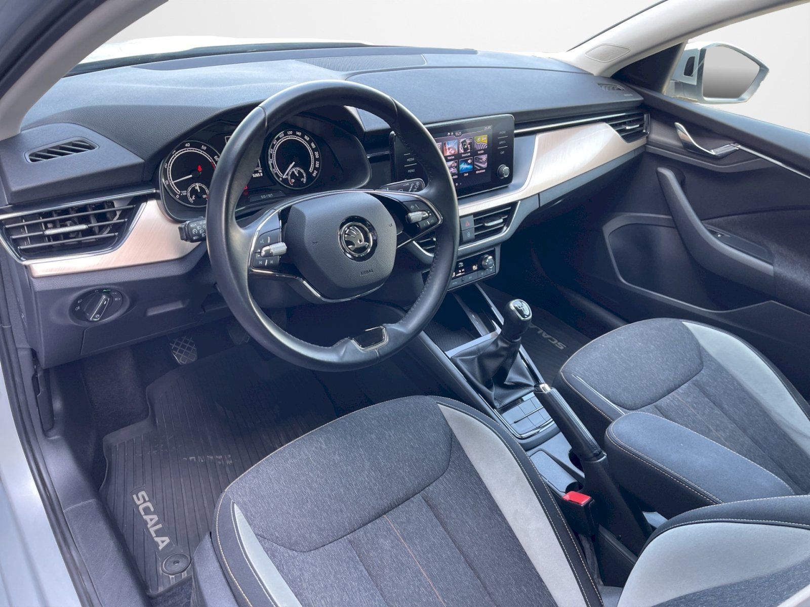 Škoda Scala, 1.5 TSI 110kW Style Plus - fotka 5
