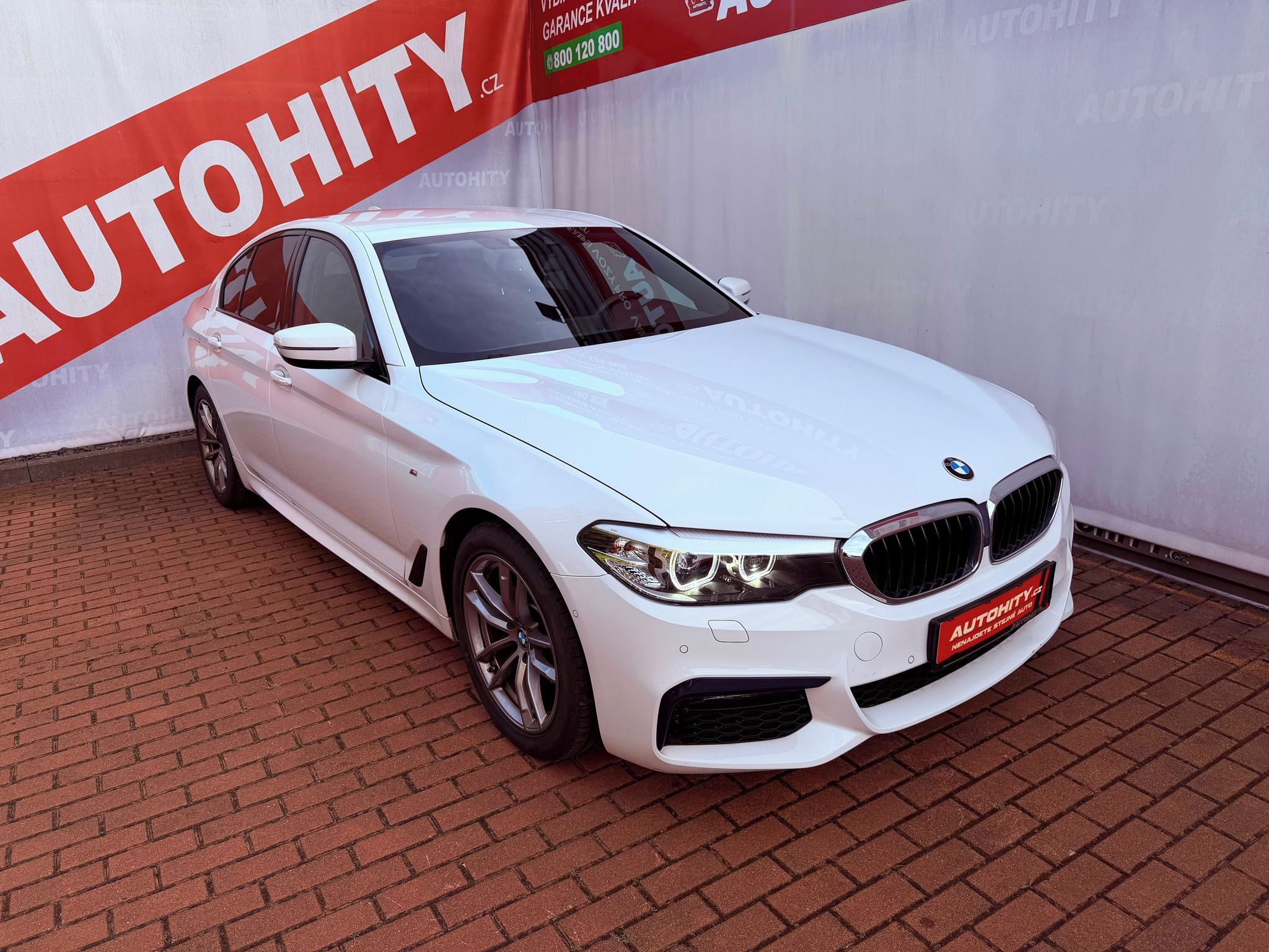 BMW Řada 5, 520d Aut. ČR, M-Paket - fotka 5