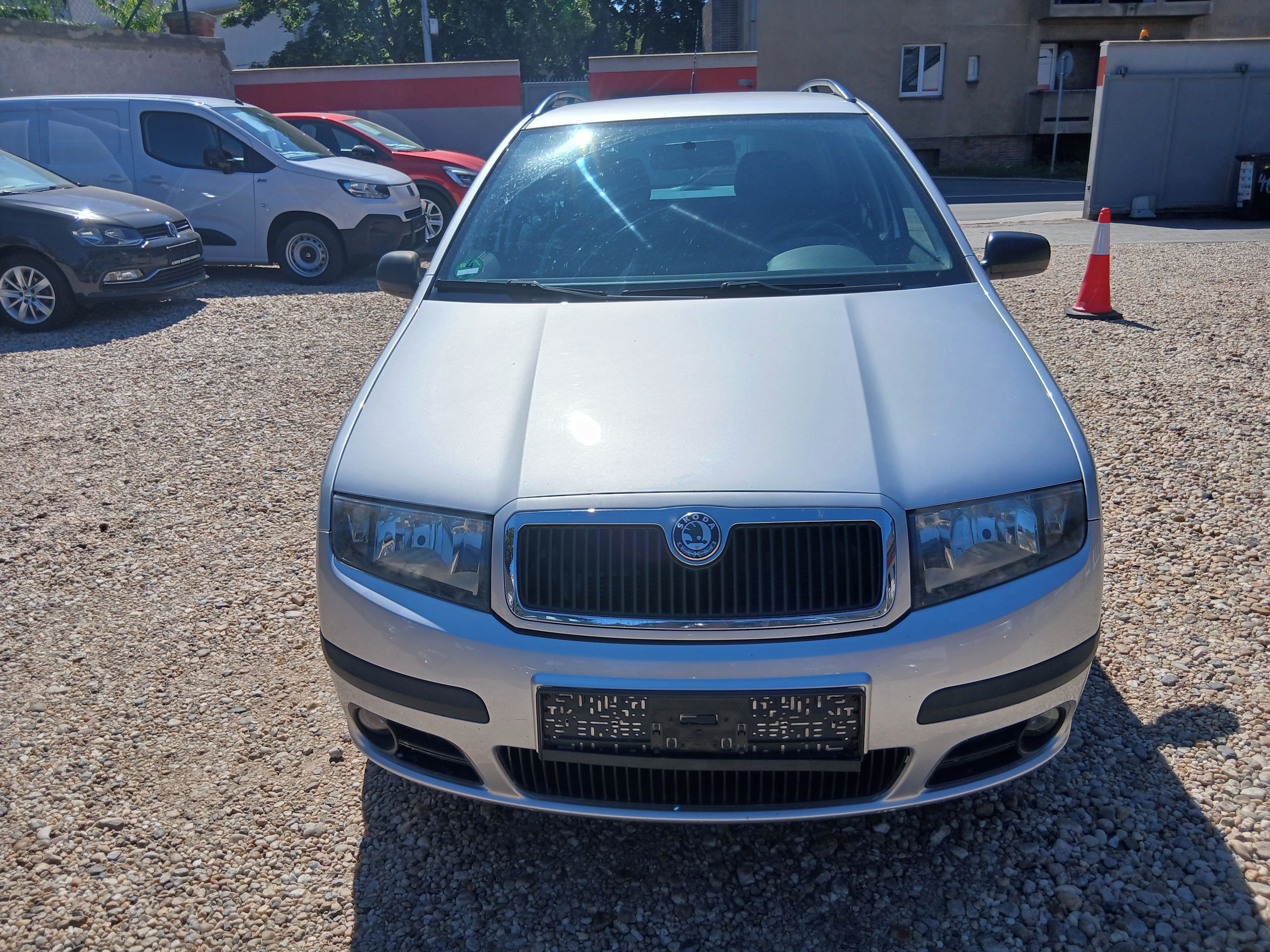 Škoda Fabia, 1.4i 16V 55KW Kombi Klima - fotka 2