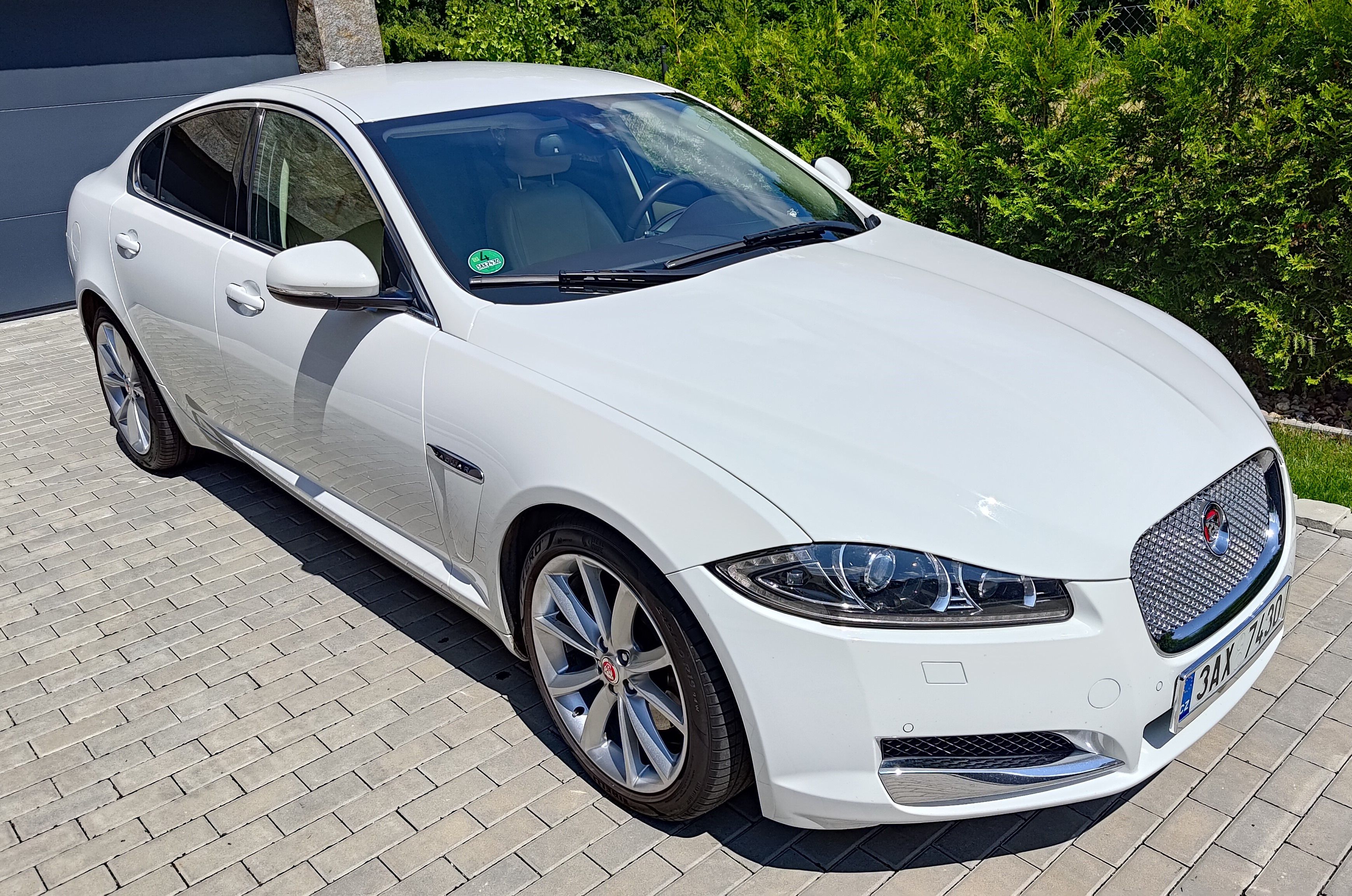 Jaguar XF, 3.0 D 177kW DTOP STAV a SERVIS