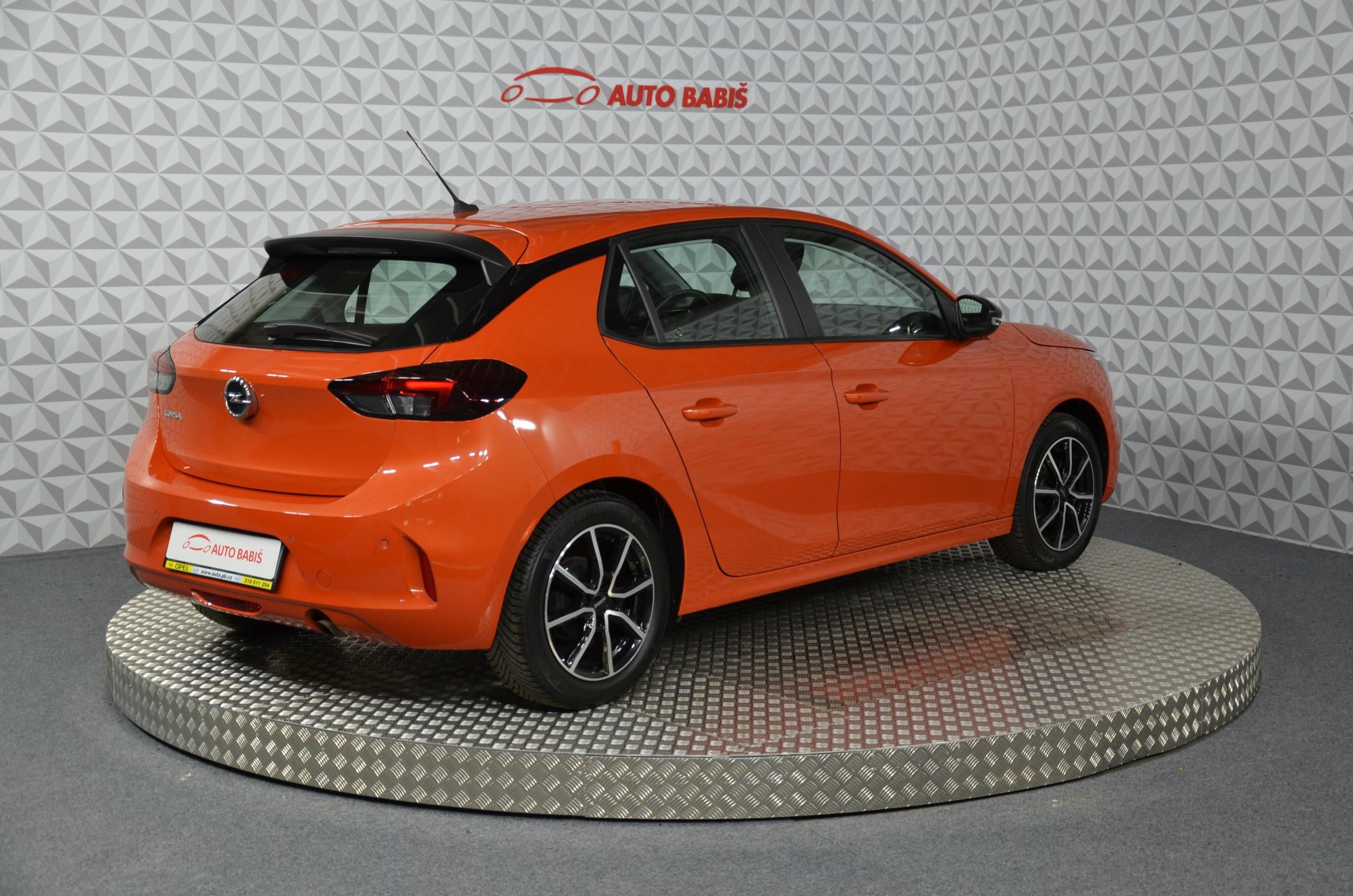 Opel Corsa, 1.2i 55kw Edition MT5 - fotka 5