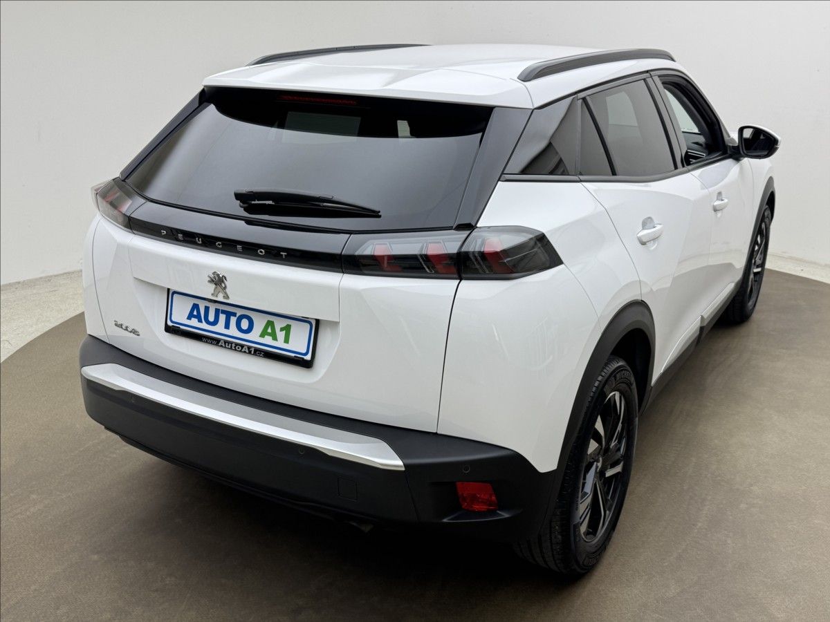 Peugeot 2008, 1,2 DPH VÝHŘEV ALLURE+ 1MAJ ČR - fotka 4