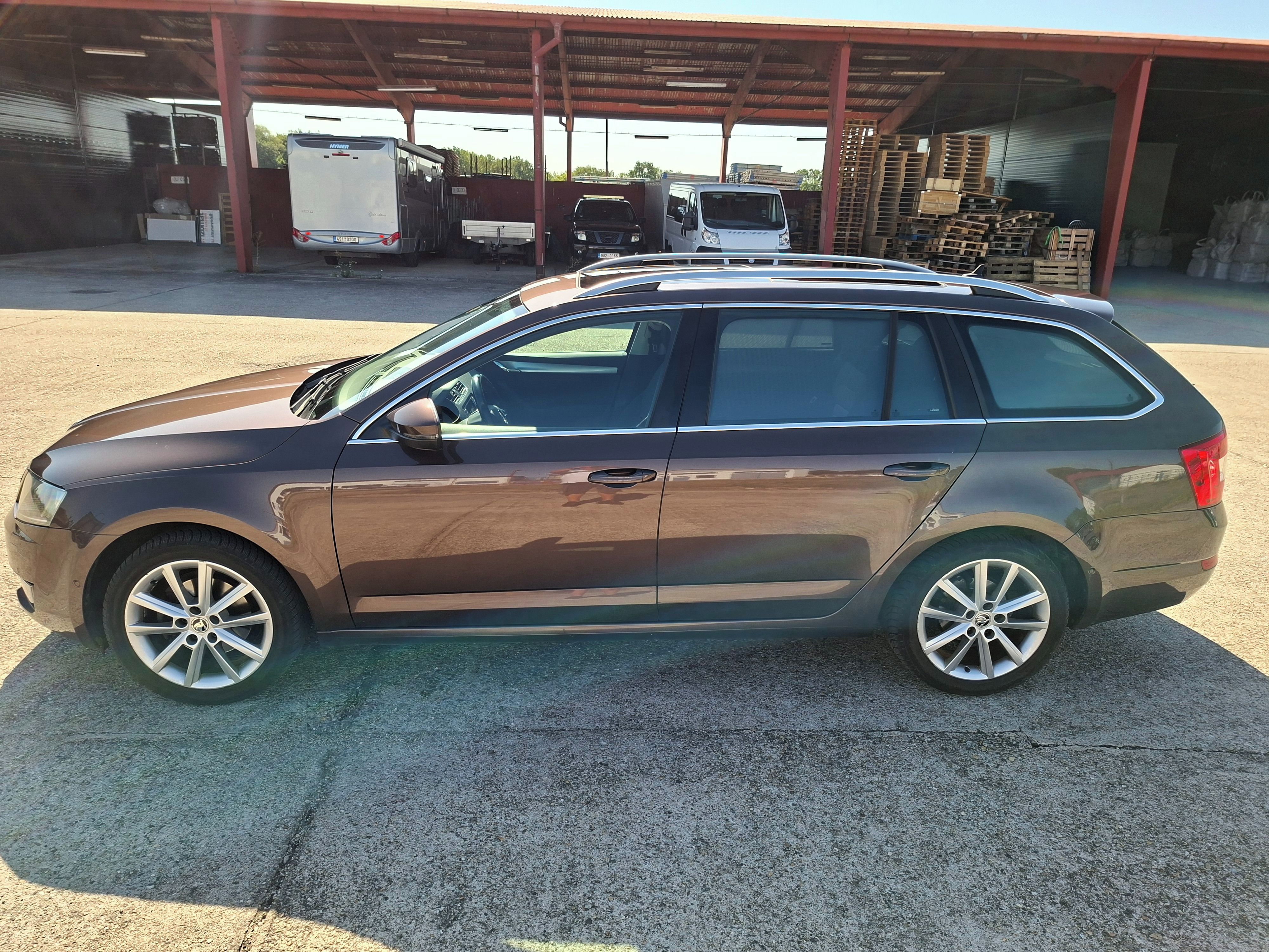 Škoda Octavia, Elegance,Xenony,Panorama, - fotka 4