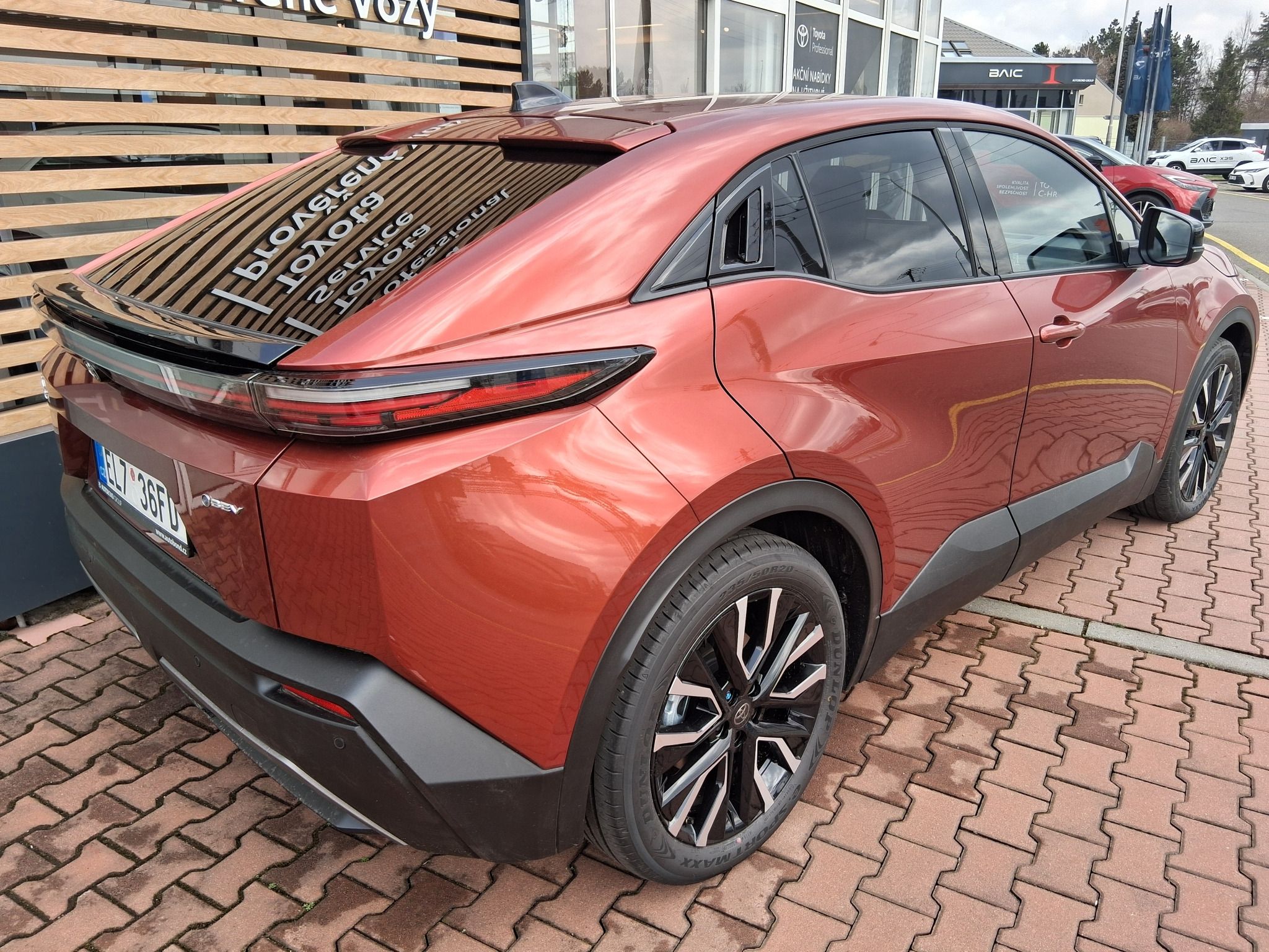 Toyota C-HR, C-HR+ 224K Style + Dynamic - fotka 5