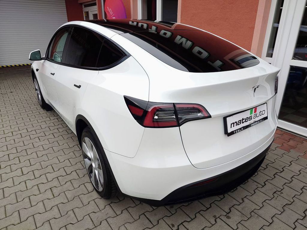 Tesla Model Y, Standard plus RWD 220kW SOH 95 - fotka 3