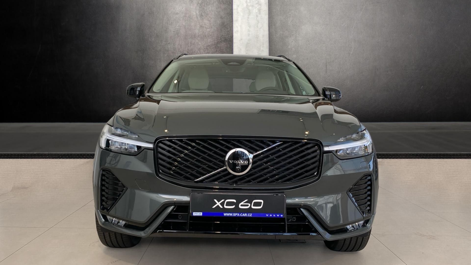 Volvo XC60, ULTRA DARK, B5 AWD, 184+10 kW - fotka 2