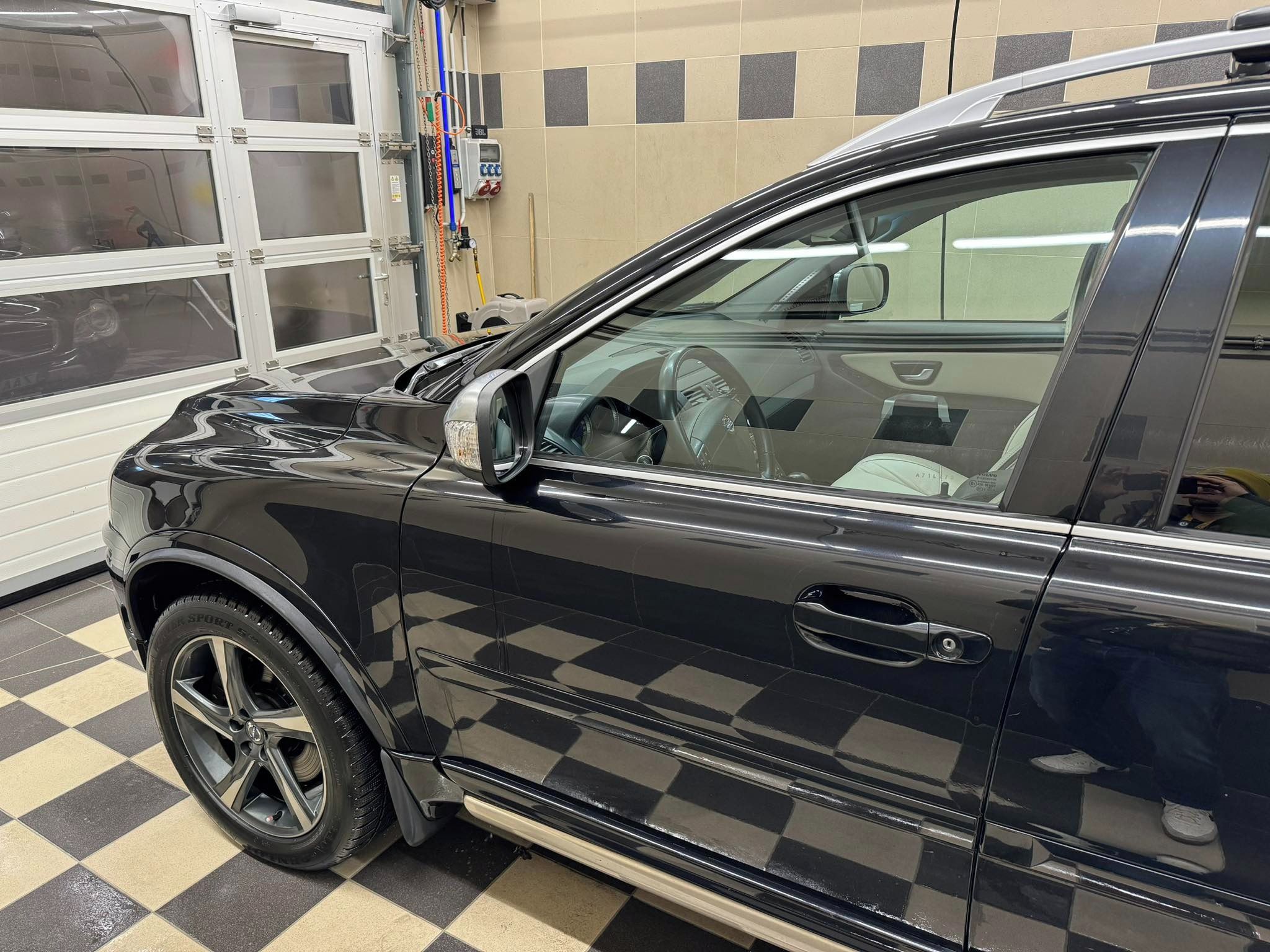 Volvo XC90, 2.4 D5 AWD R-Design - fotka 3