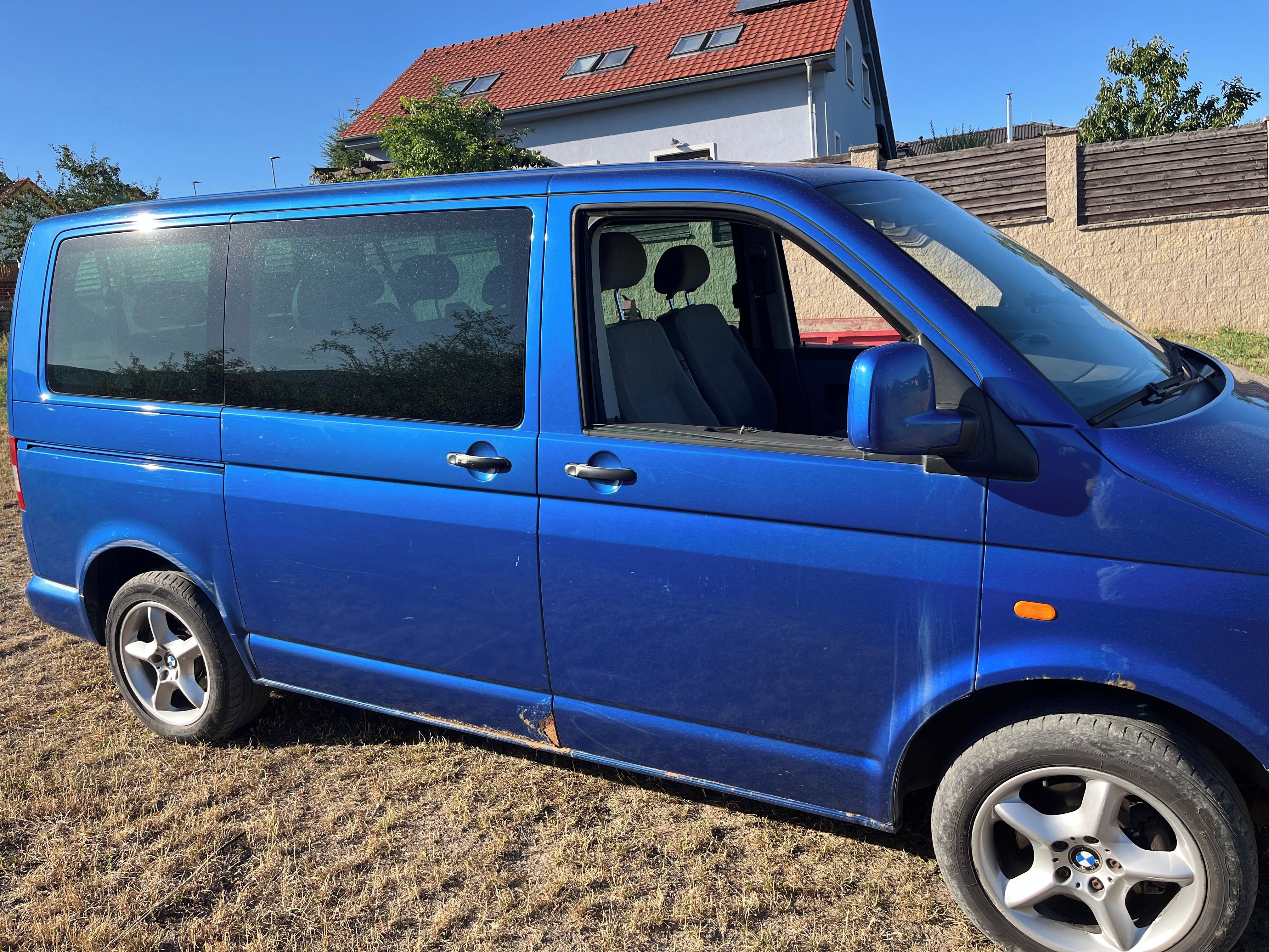 Volkswagen Caravelle, VW T5 8míst, 4x4, tažné2,5t - fotka 5