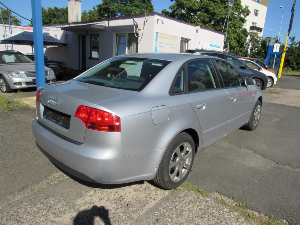 Audi A4, 1,6 i 75kW Sedan - fotka 6