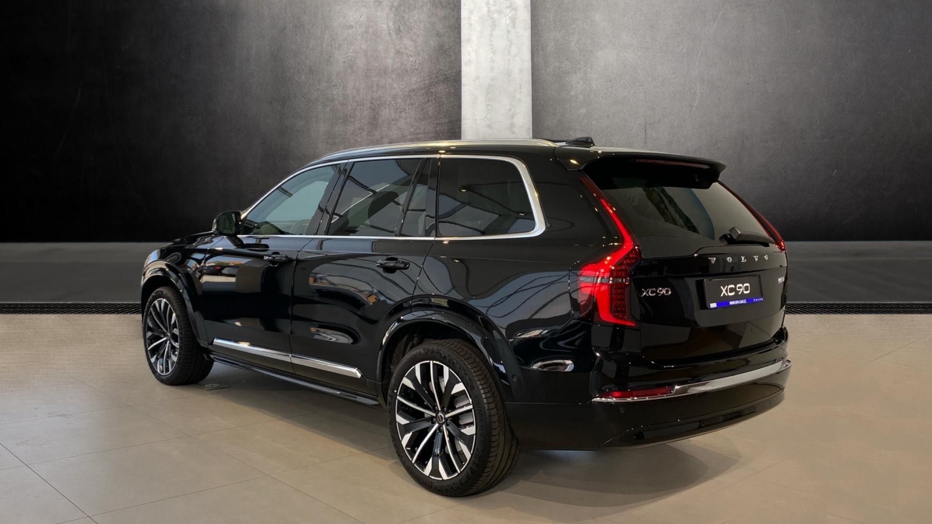 Volvo XC90, ULTRA BRIGHT, B5 AWD, 184+10 k - fotka 4