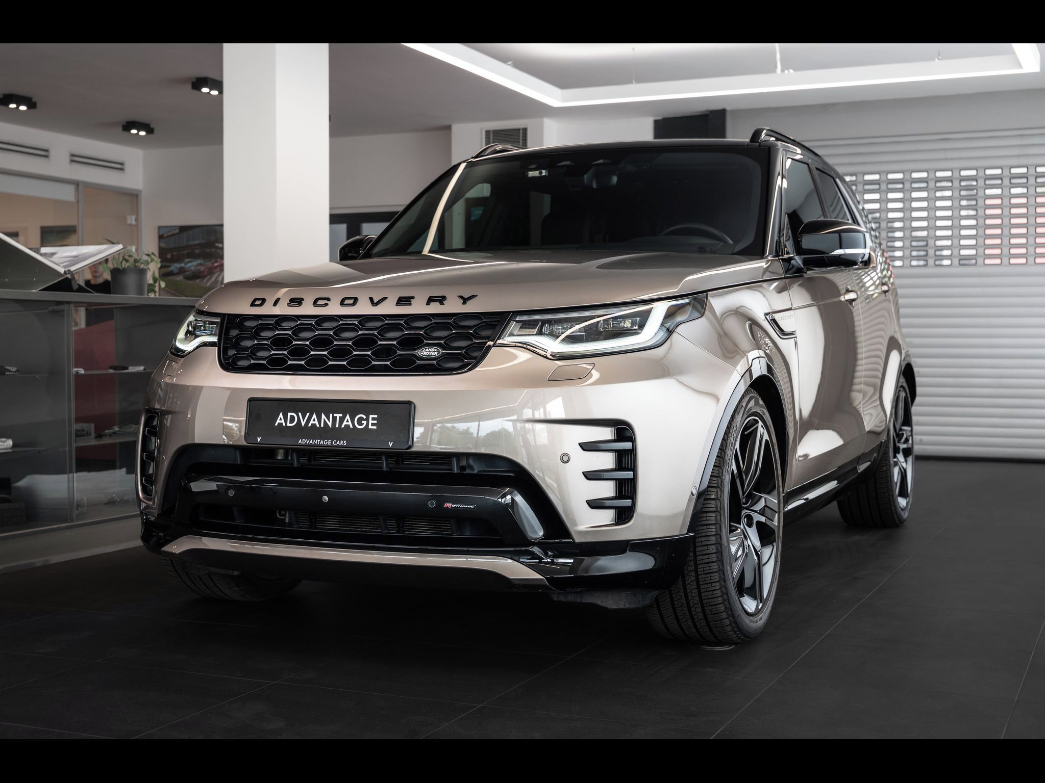 Land Rover Discovery, D300 SE Approved/7 míst/