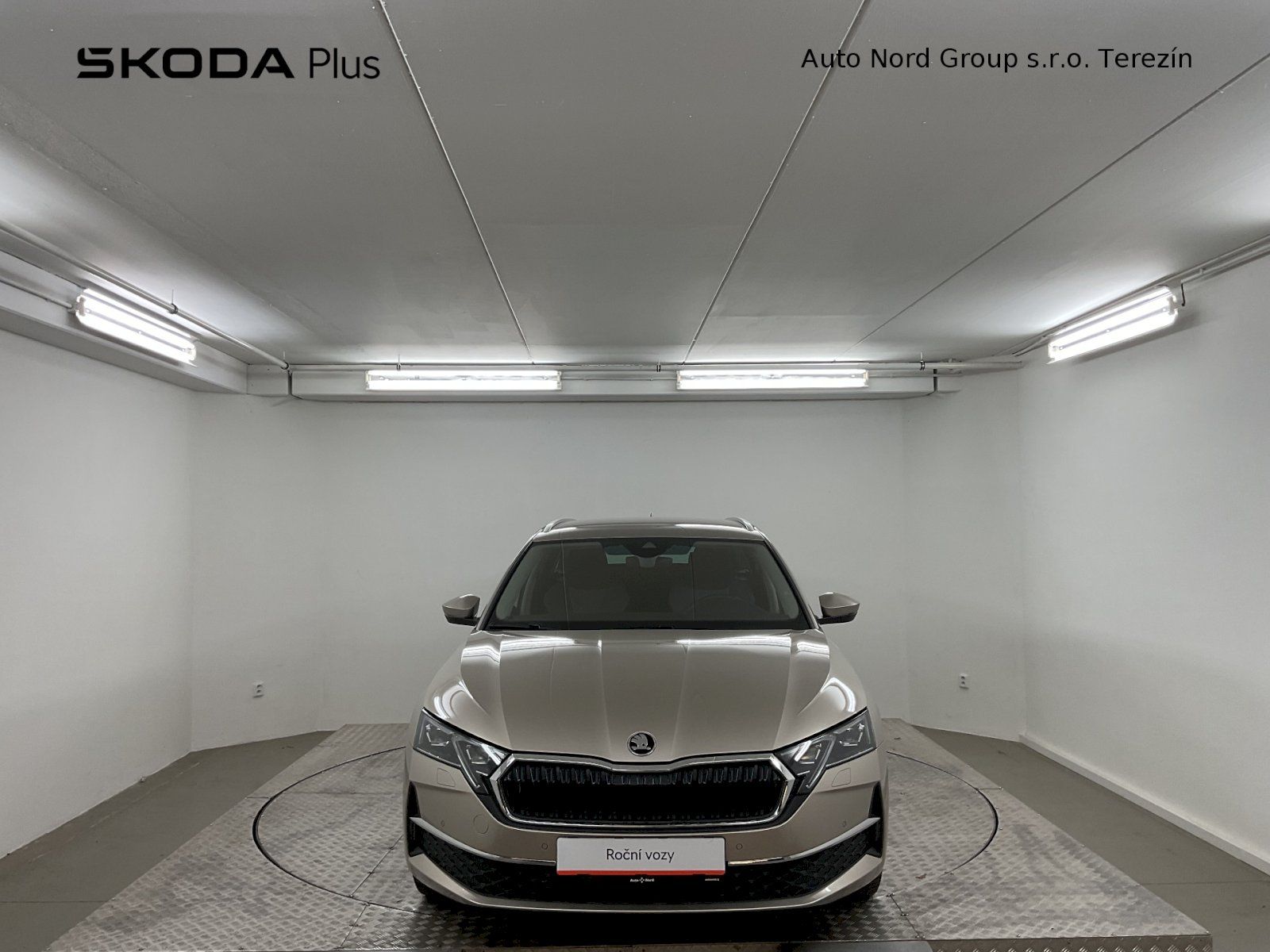 Škoda Octavia, COMBI TOP SELECTION 2,0 TDI 11 - fotka 4