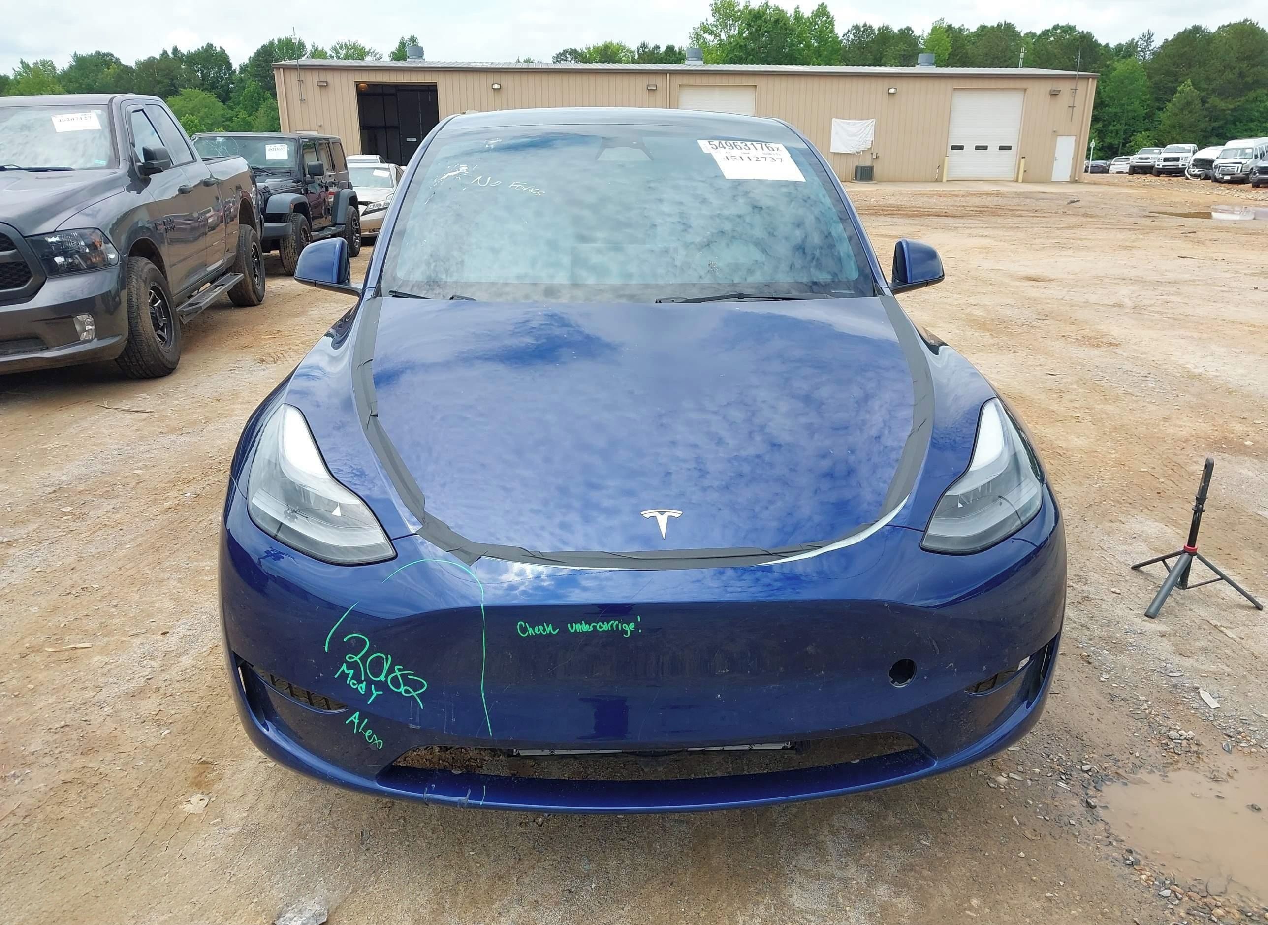Tesla Model 3, Auto na cestě - fotka 5