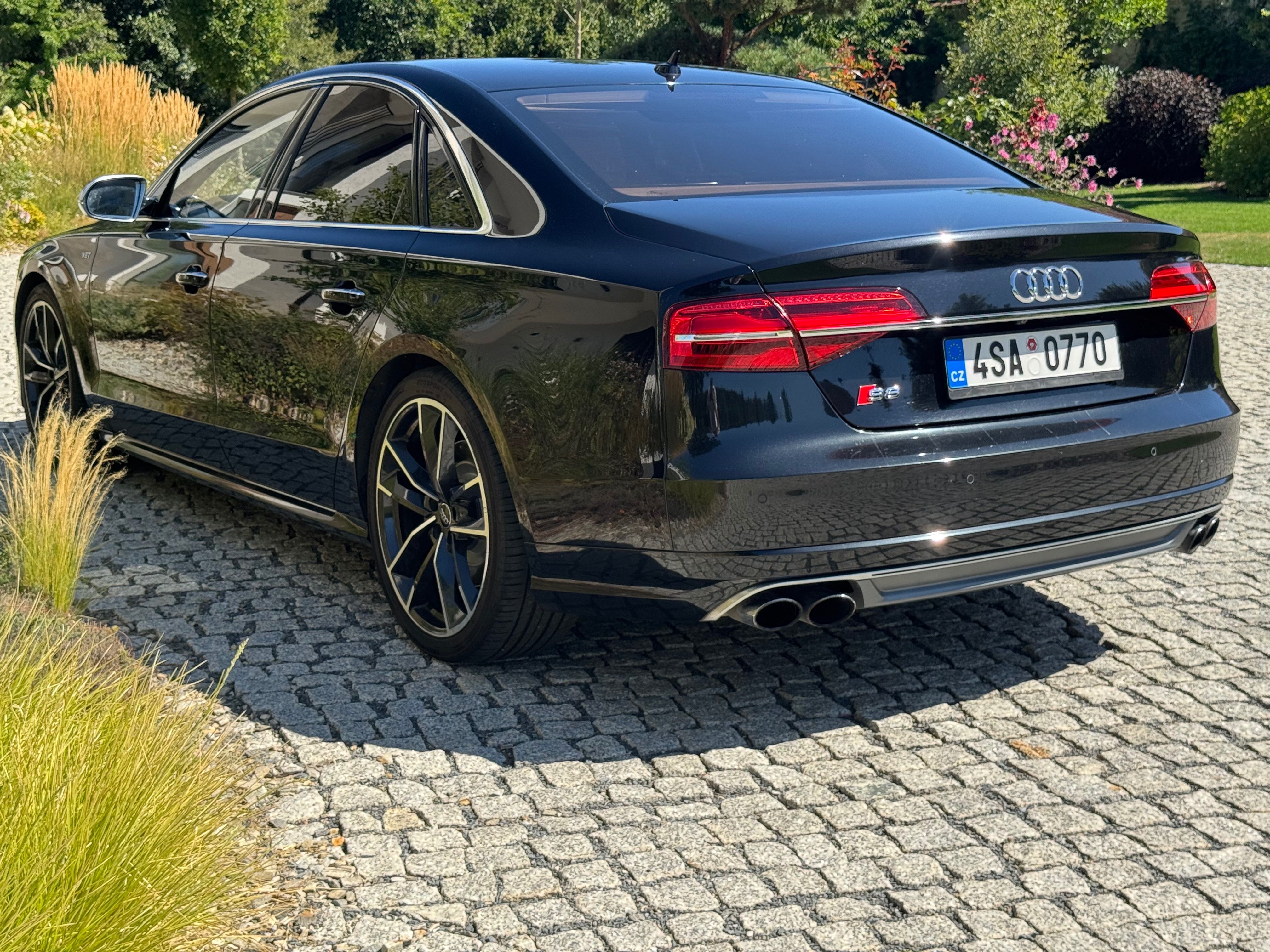 Audi S8 - fotka 6