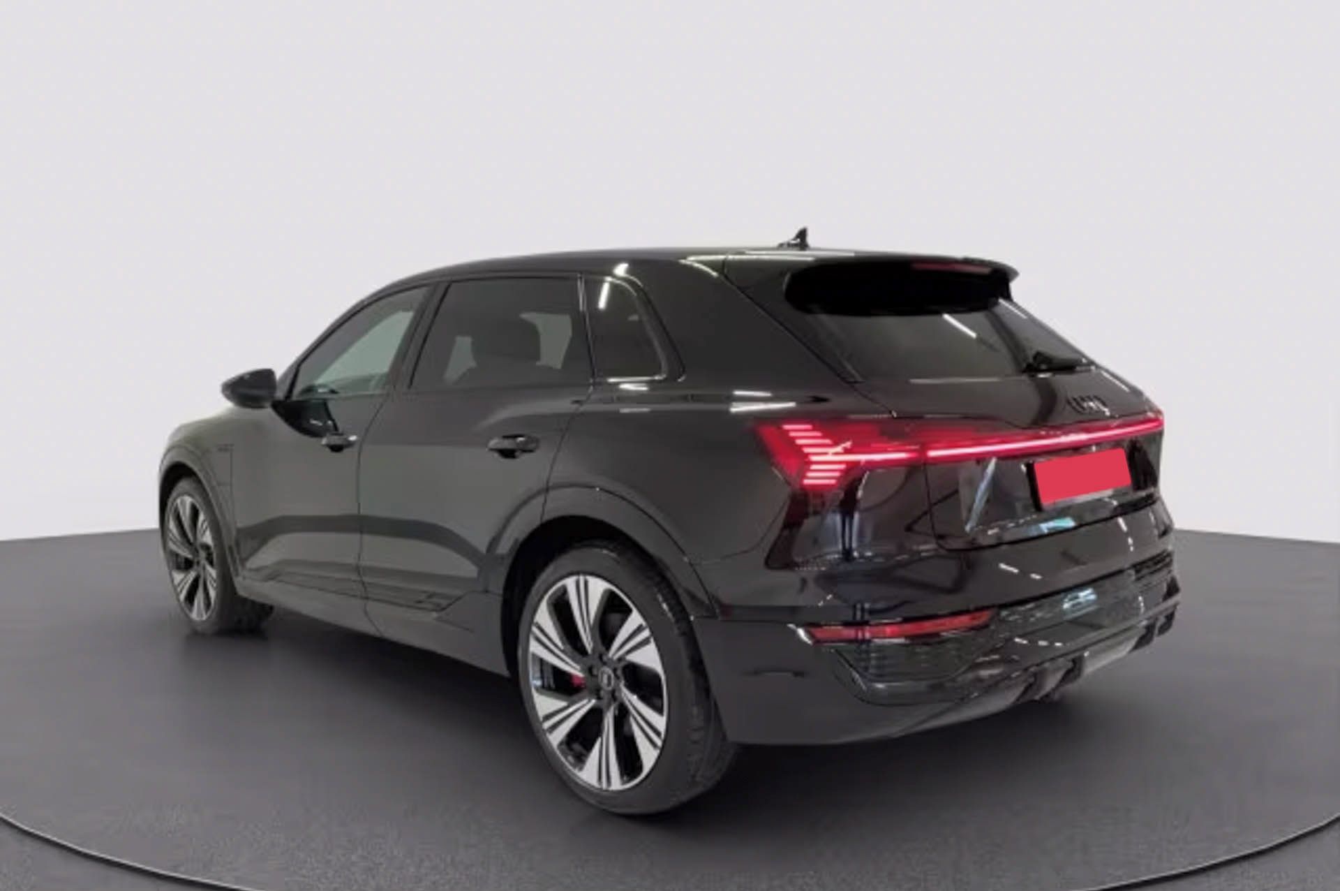 Audi Q8 e-tron, 55 q S-Line Pano Matrix HuD - fotka 6