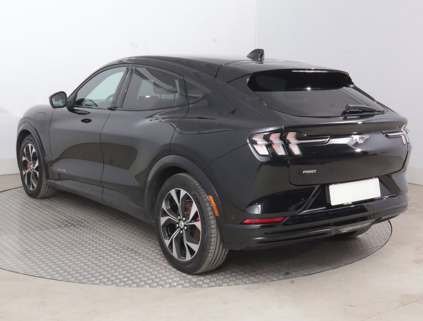 Ford Mustang Mach-E, Standard Range RWD, SoH 94% - fotka 4
