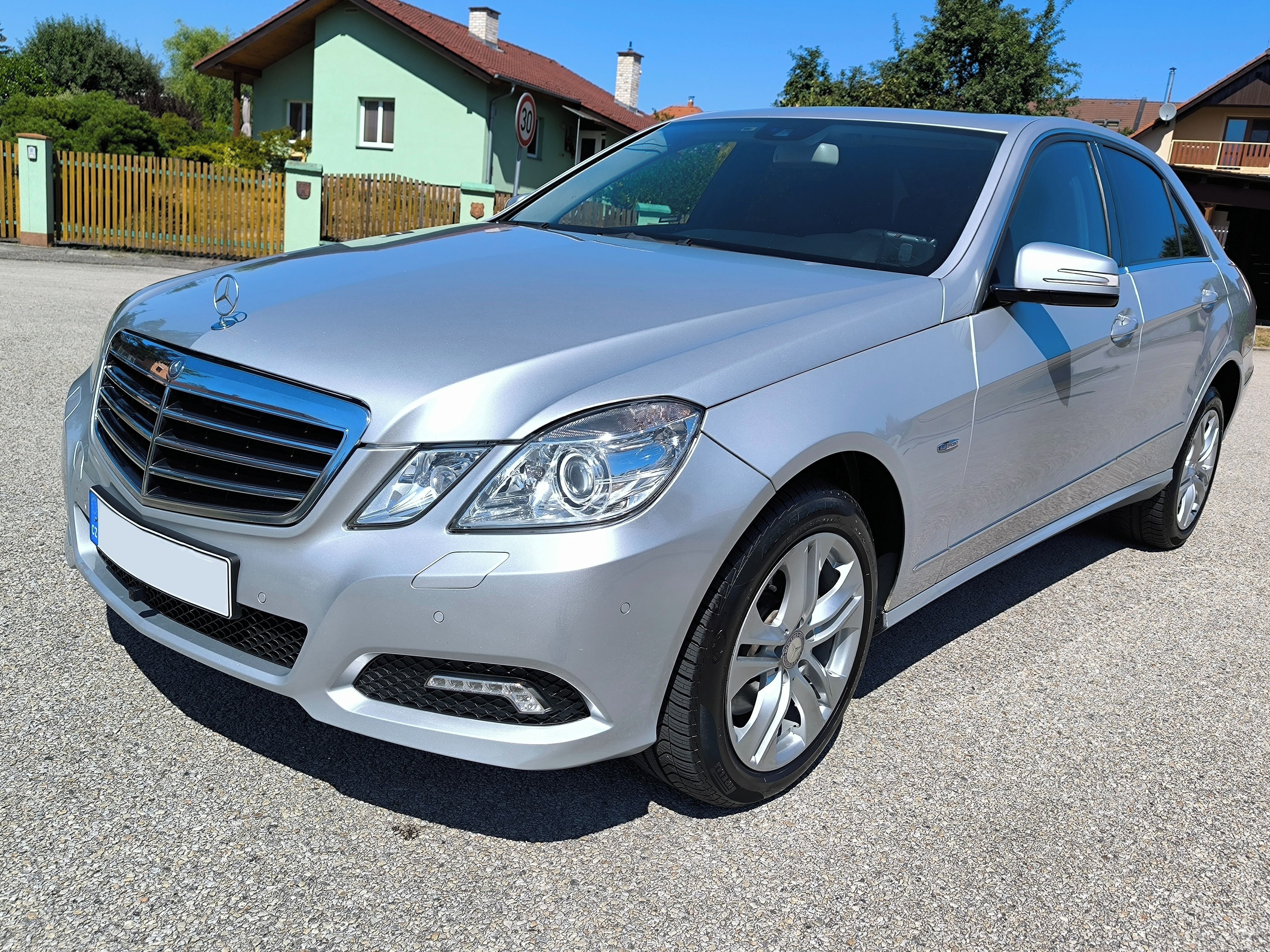 Mercedes-Benz Třídy E, E350 CDI 170kw - PO SERVISU - fotka 3