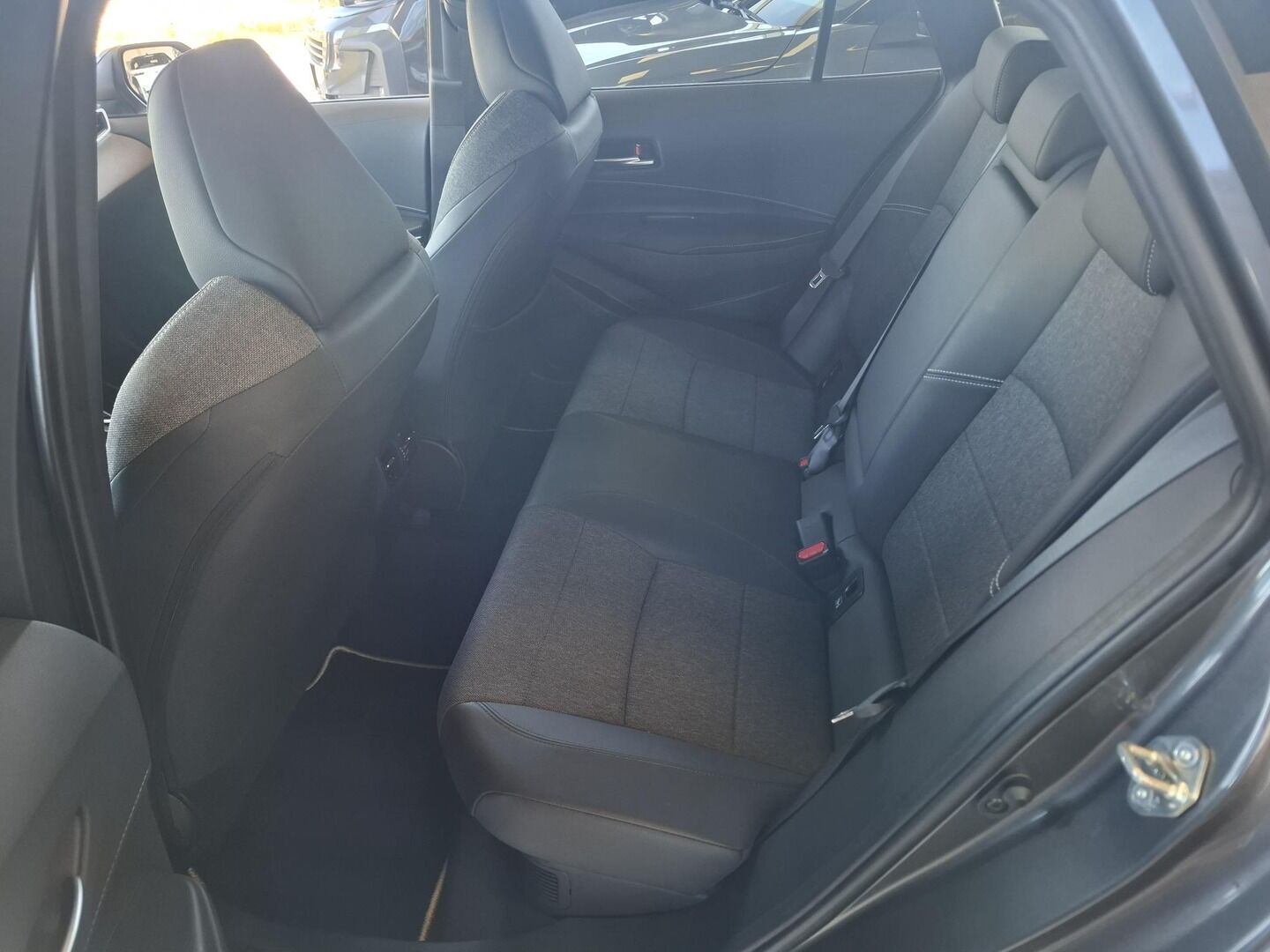 Toyota Corolla, 2.0HEV 112KW Style 2024 - fotka 6