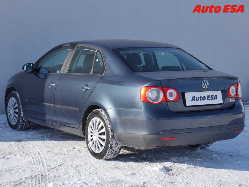 Volkswagen Jetta, 1.6i,ČR,autoAC - fotka 6