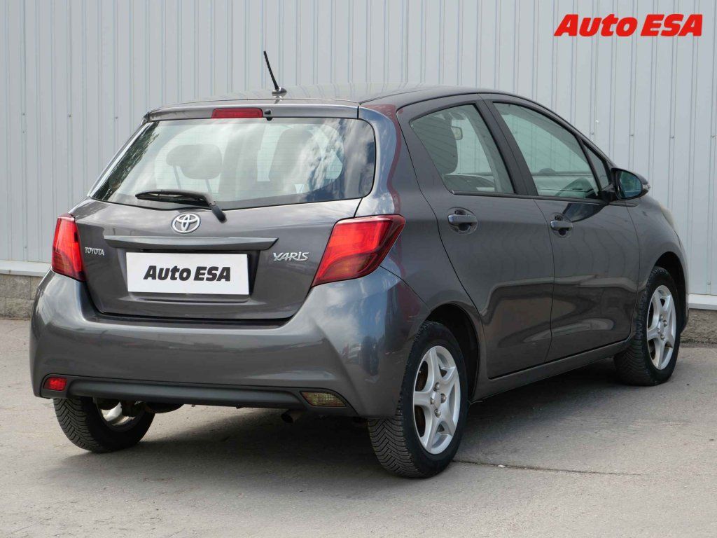 Toyota Yaris, 1.3 VVT- i,ČR,AC - fotka 4