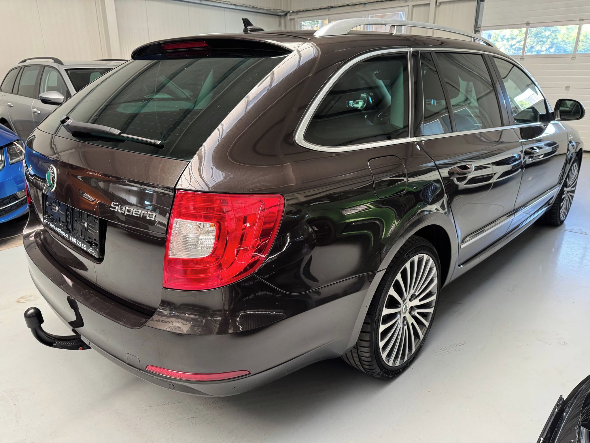 Škoda Superb, combi 2,0 TDi DSG LaK - fotka 6